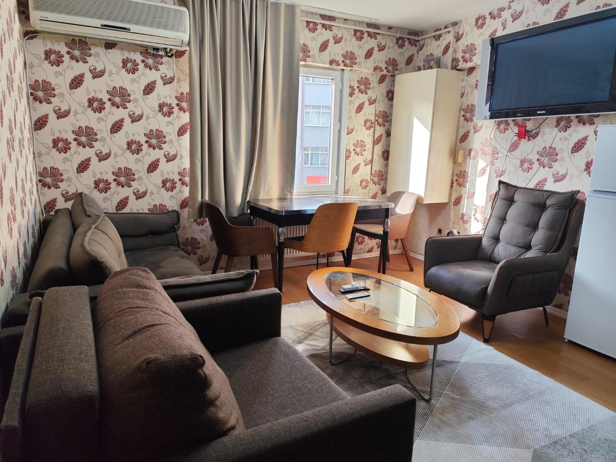 One-Bedroom Apartment photo 1