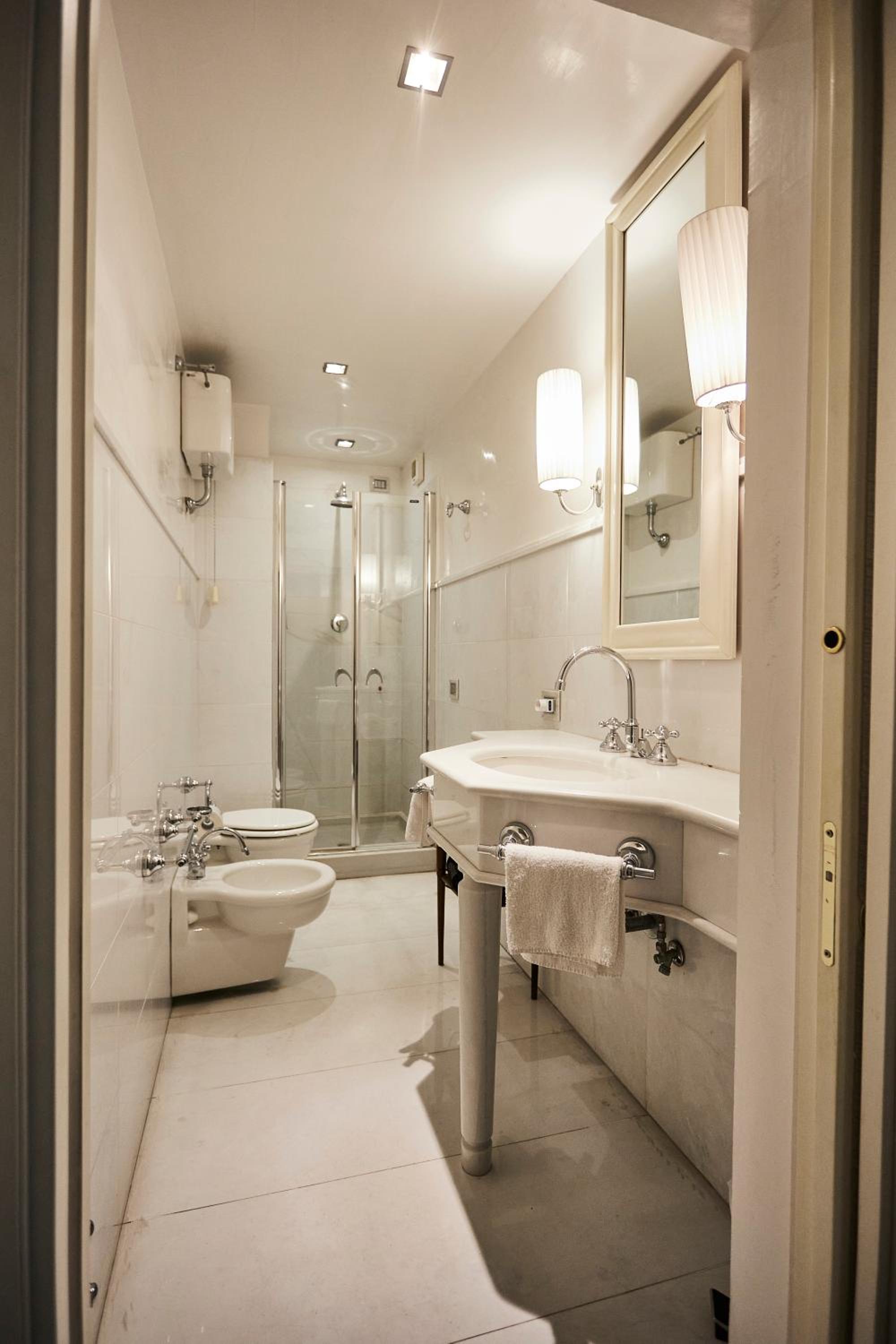 King Room with Balcony photo 3