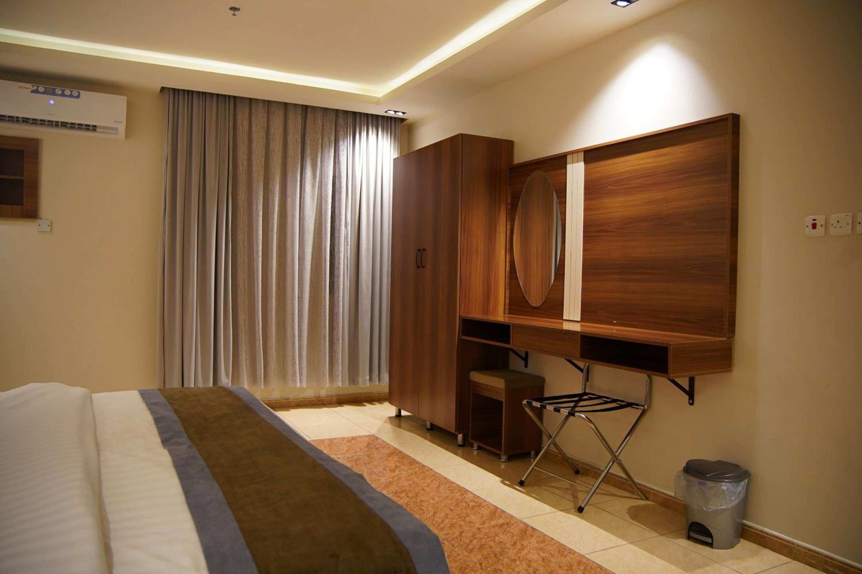 Standard King Room photo 2