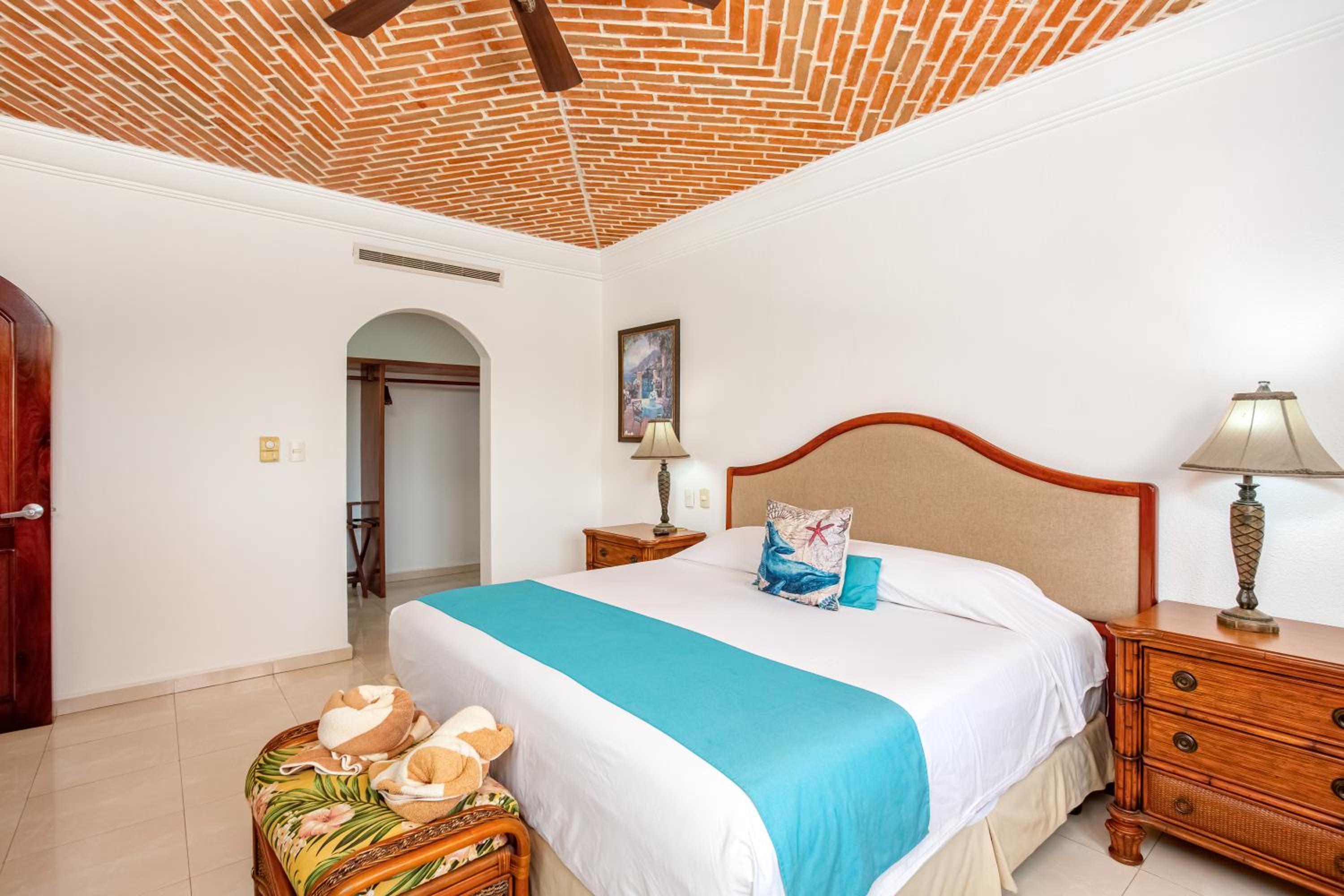 Deluxe Three-Bedroom Apartment
