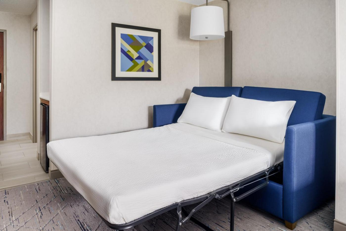 Queen Room with Two Queen Beds and Sofa Bed - Photo 2