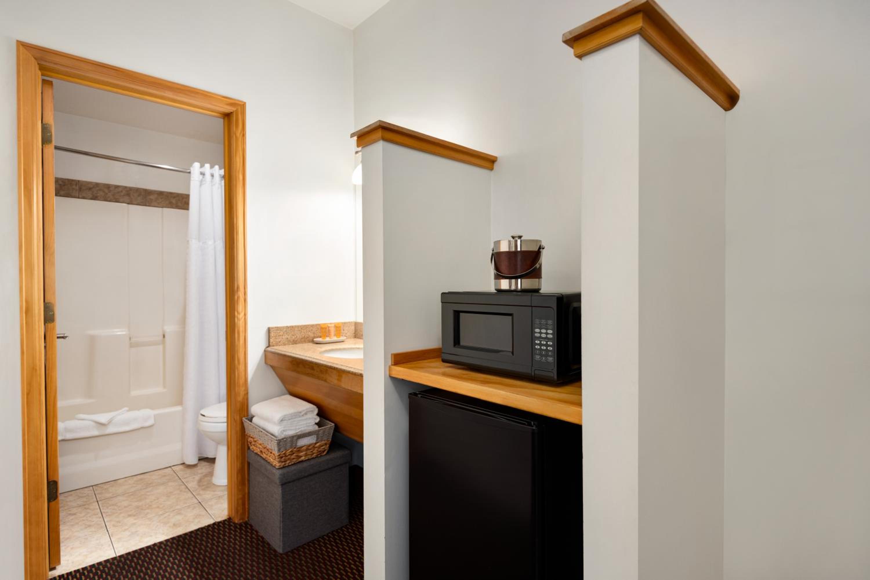 Two-Bedroom Suite - Photo 3