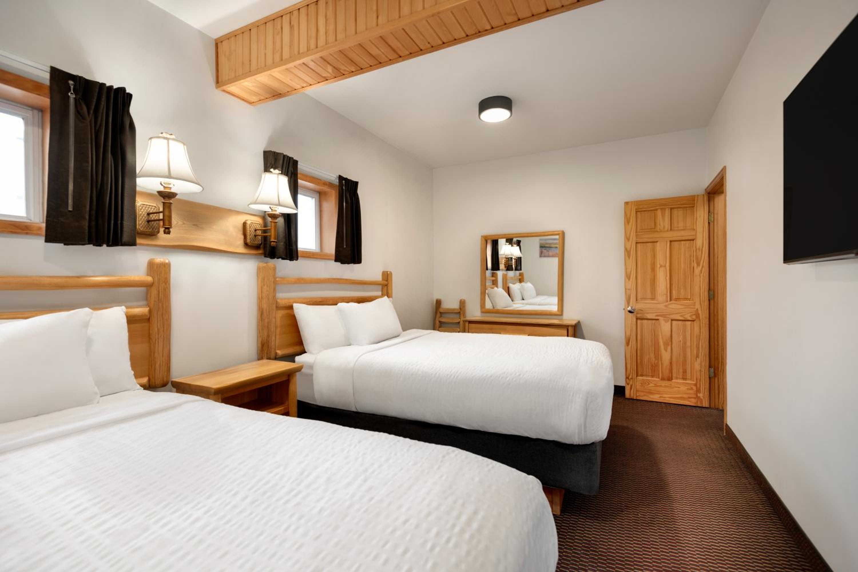 One-Bedroom Suite - Photo 4