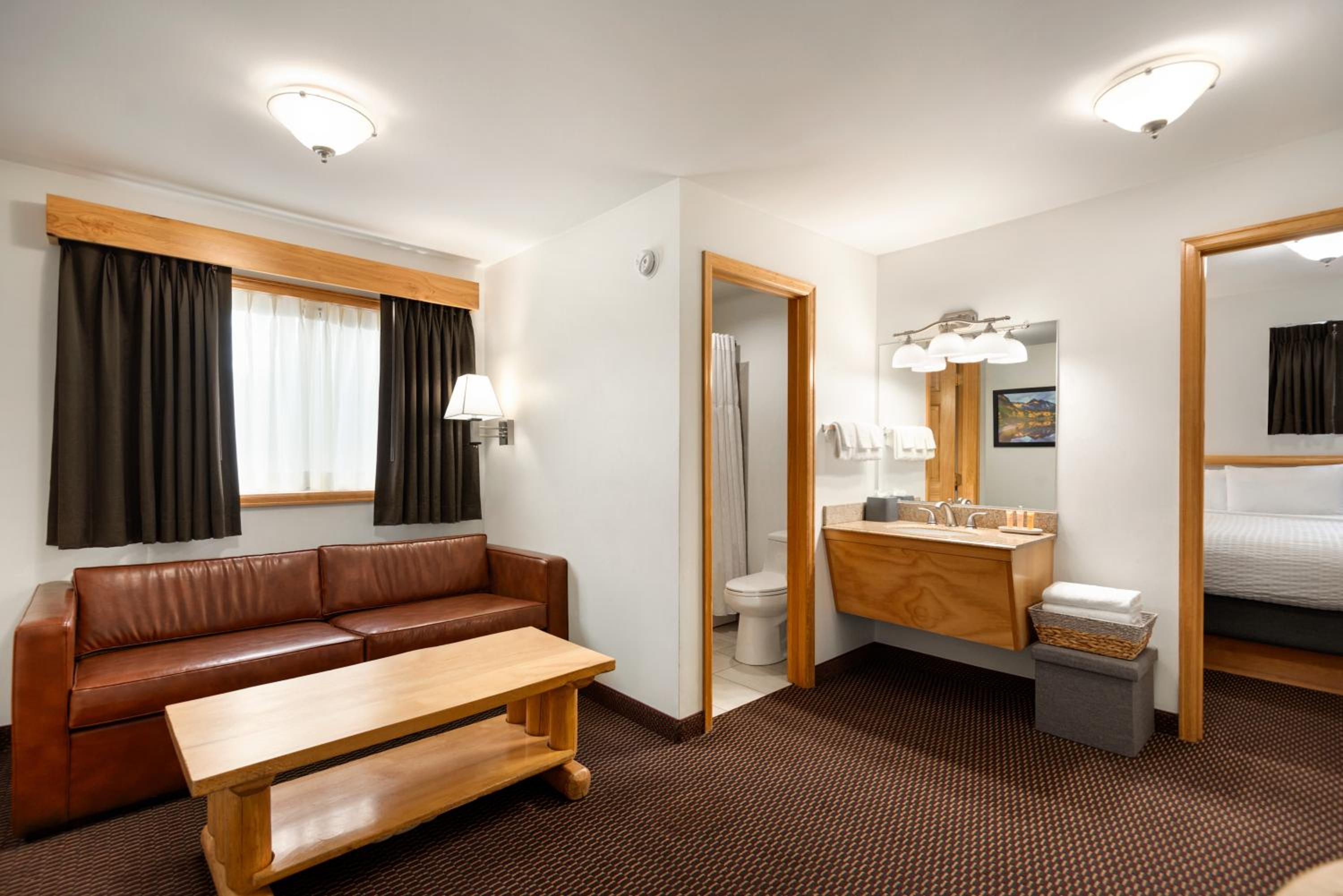 One-Bedroom Suite - Photo 1