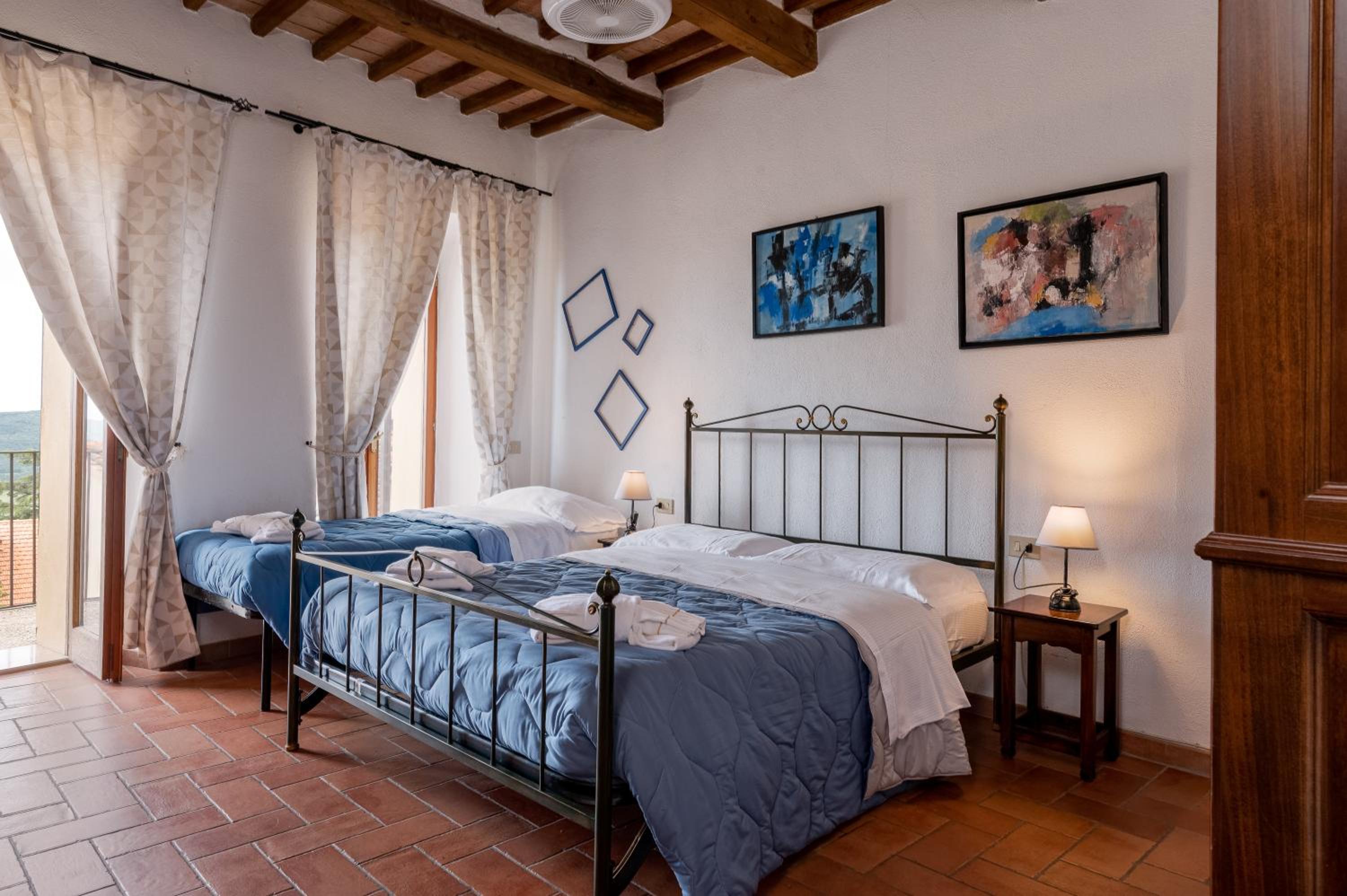 Large Double Room photo 1