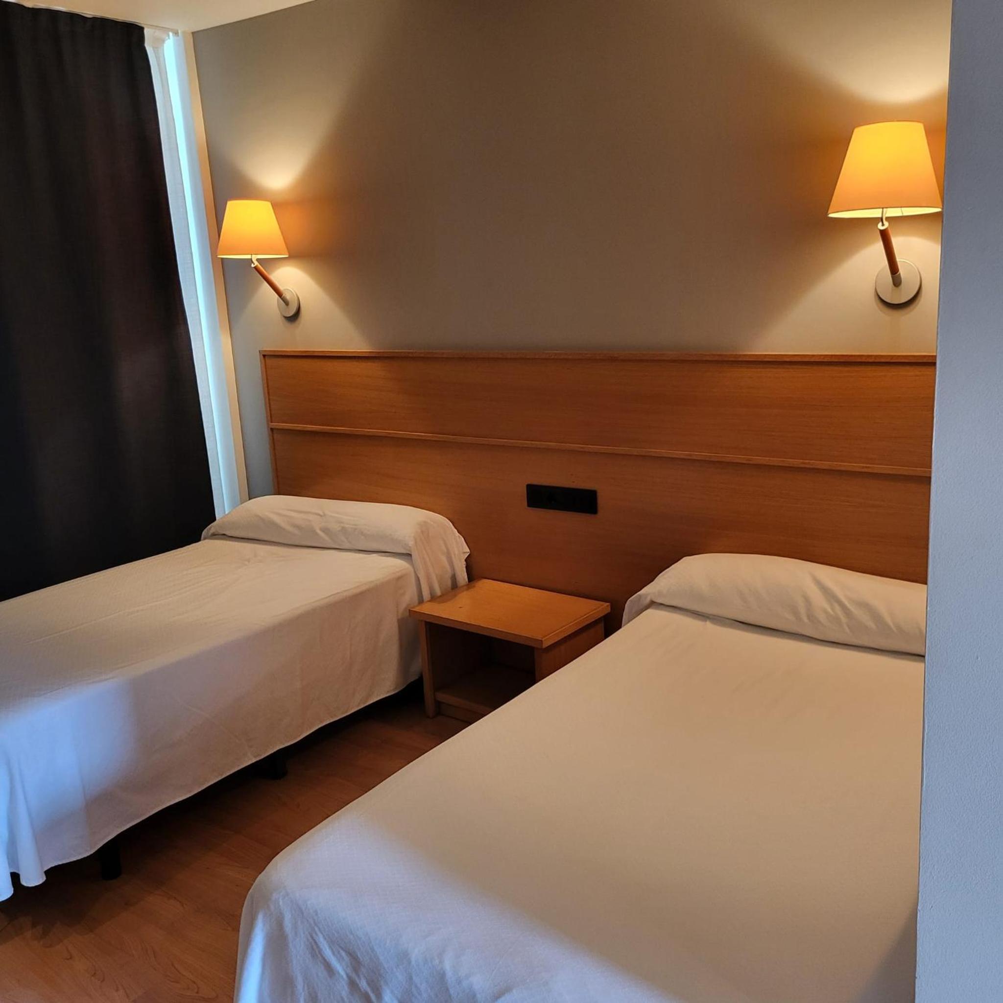 Double or Twin Room - Photo 5