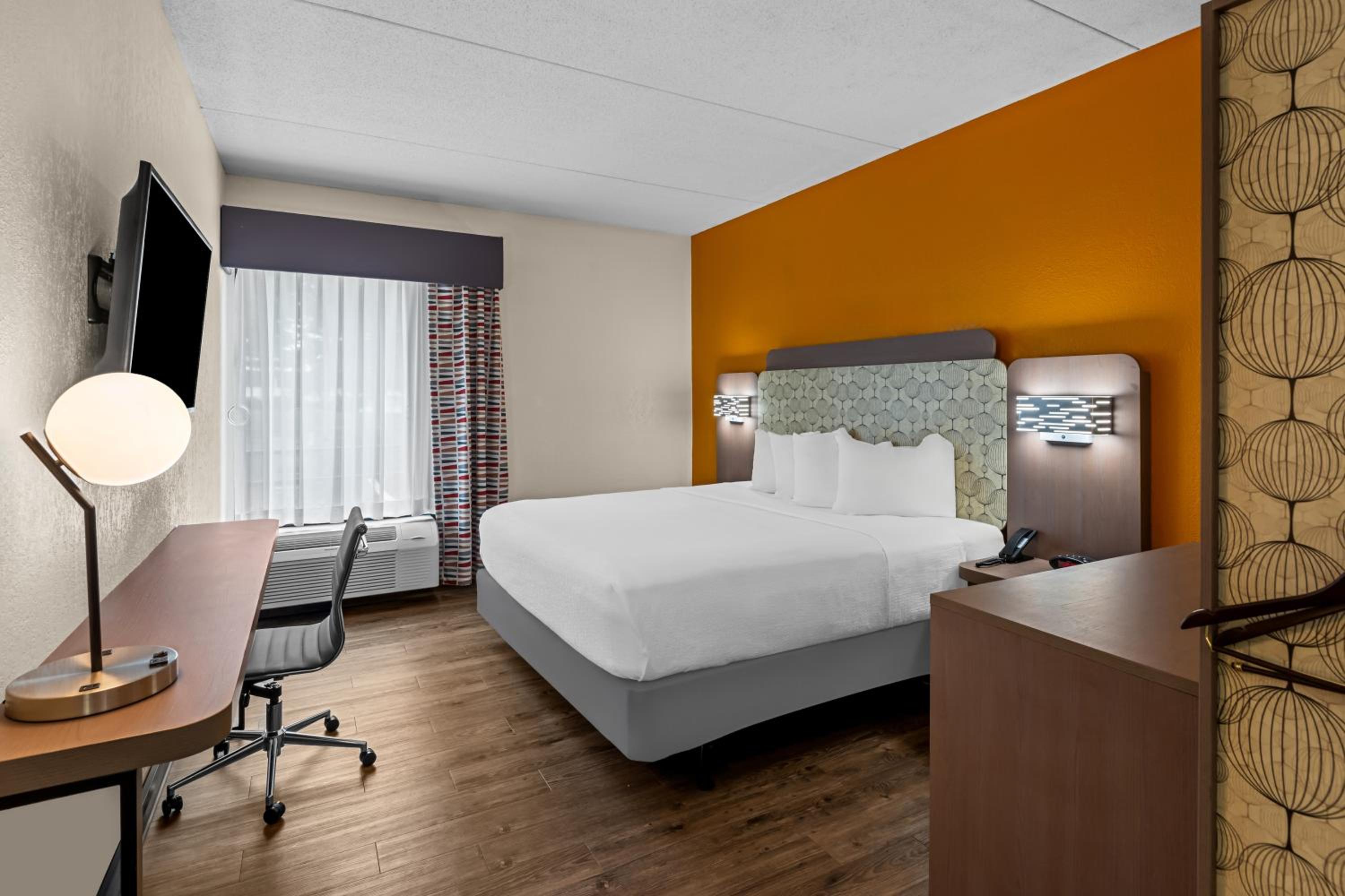 King Room with Roll-In Shower - Disability Access/Non Smoking photo 1