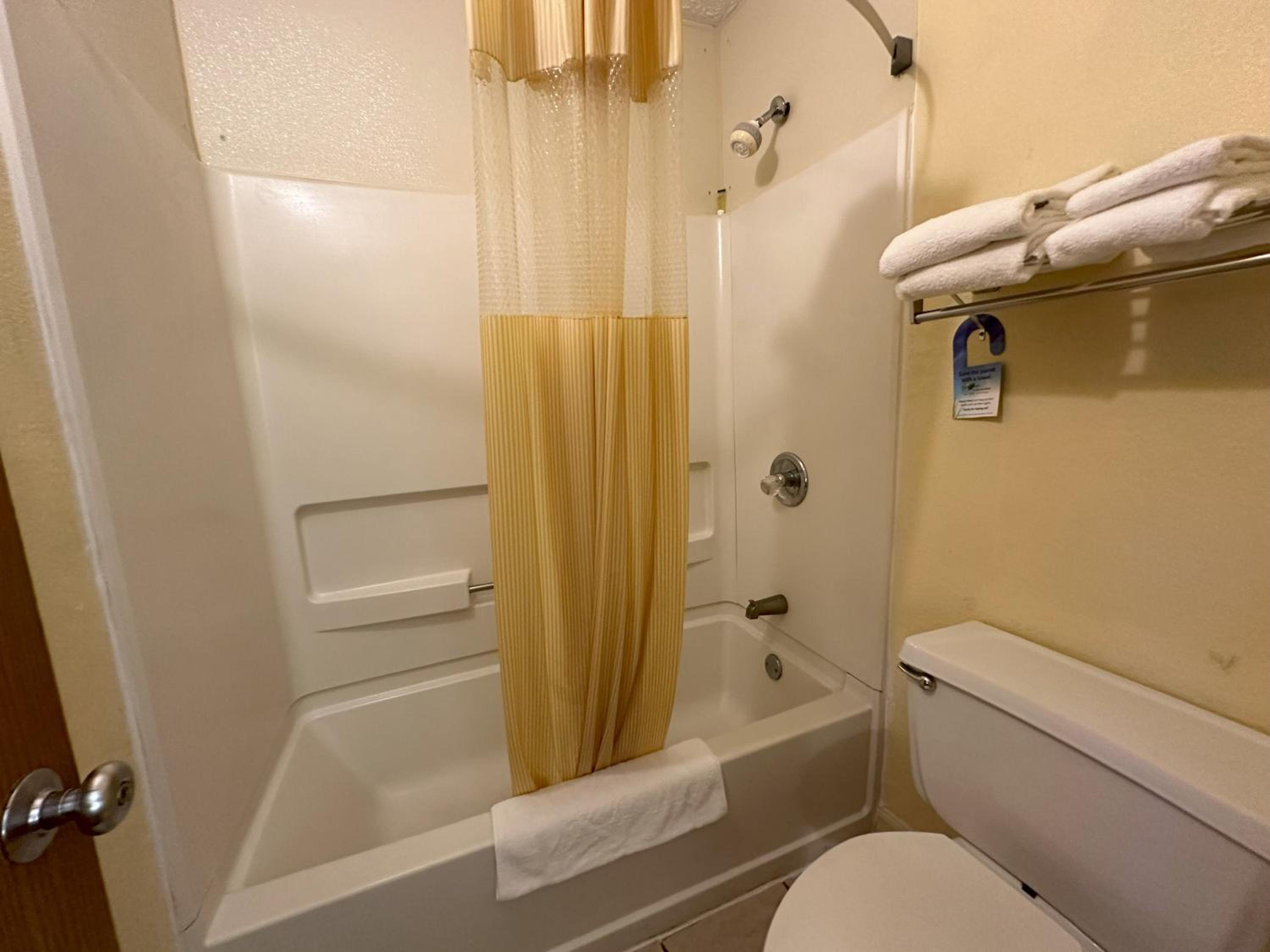 1 Queen Bed, First Floor, Non-Smoking - Photo 2