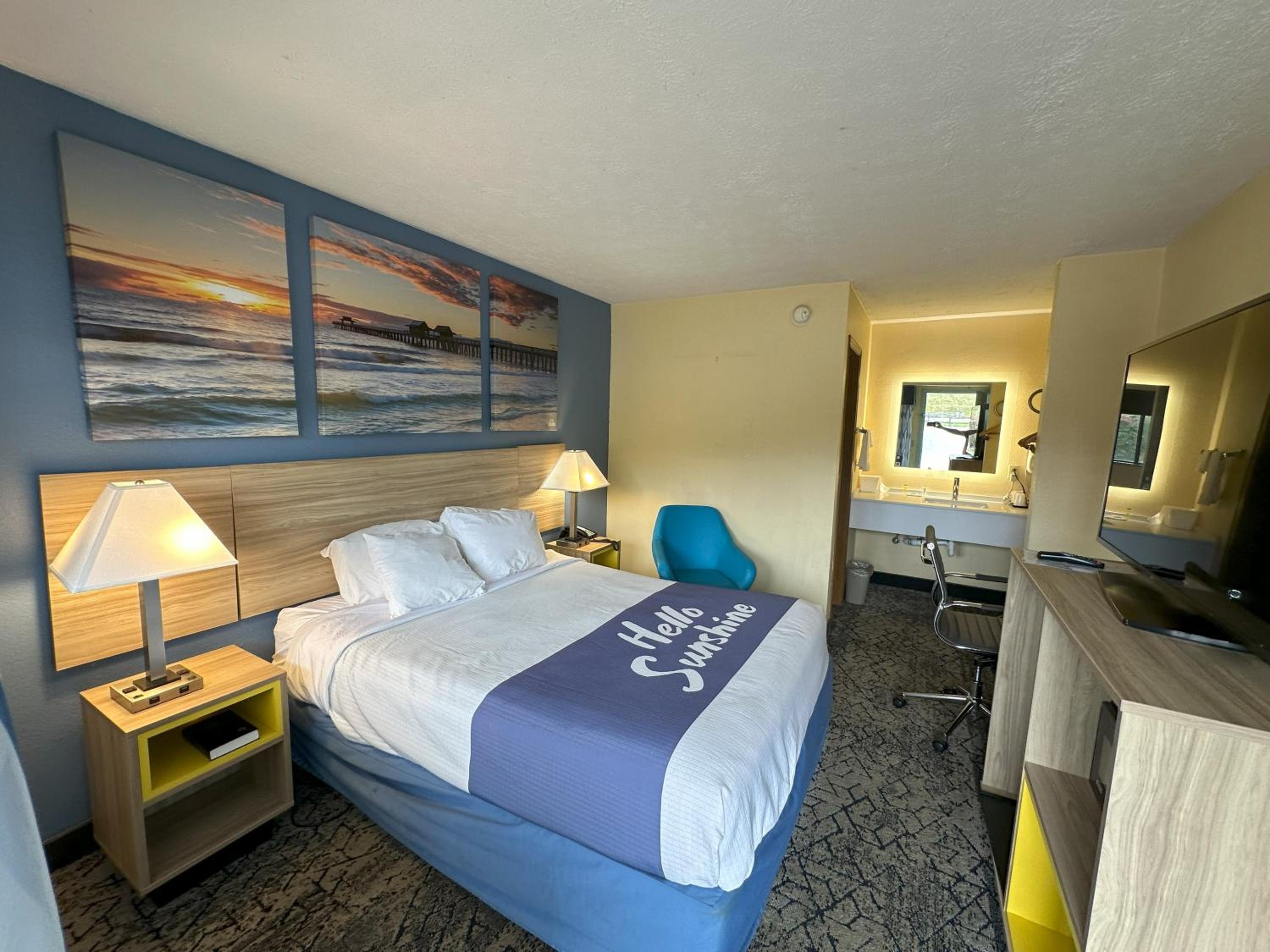 1 King Bed, First Floor, Non-Smoking - Photo 7