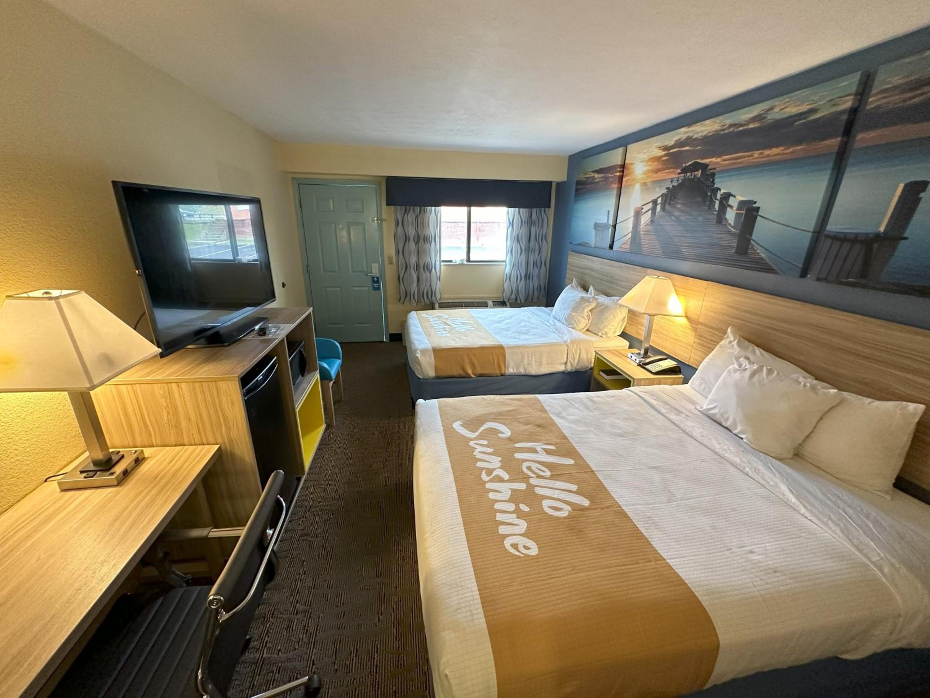2 Queen Beds, First Floor, Non-Smoking - Photo 5
