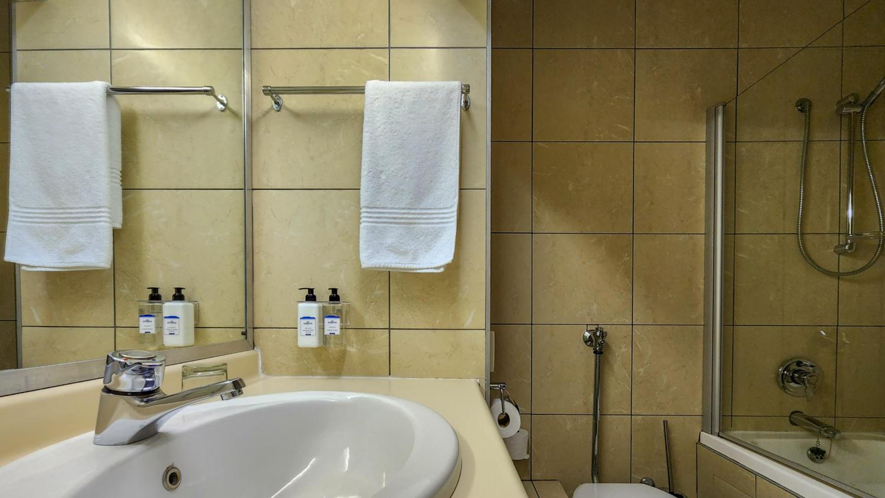 Non Sea Facing - Twin or Double Room - Photo 6