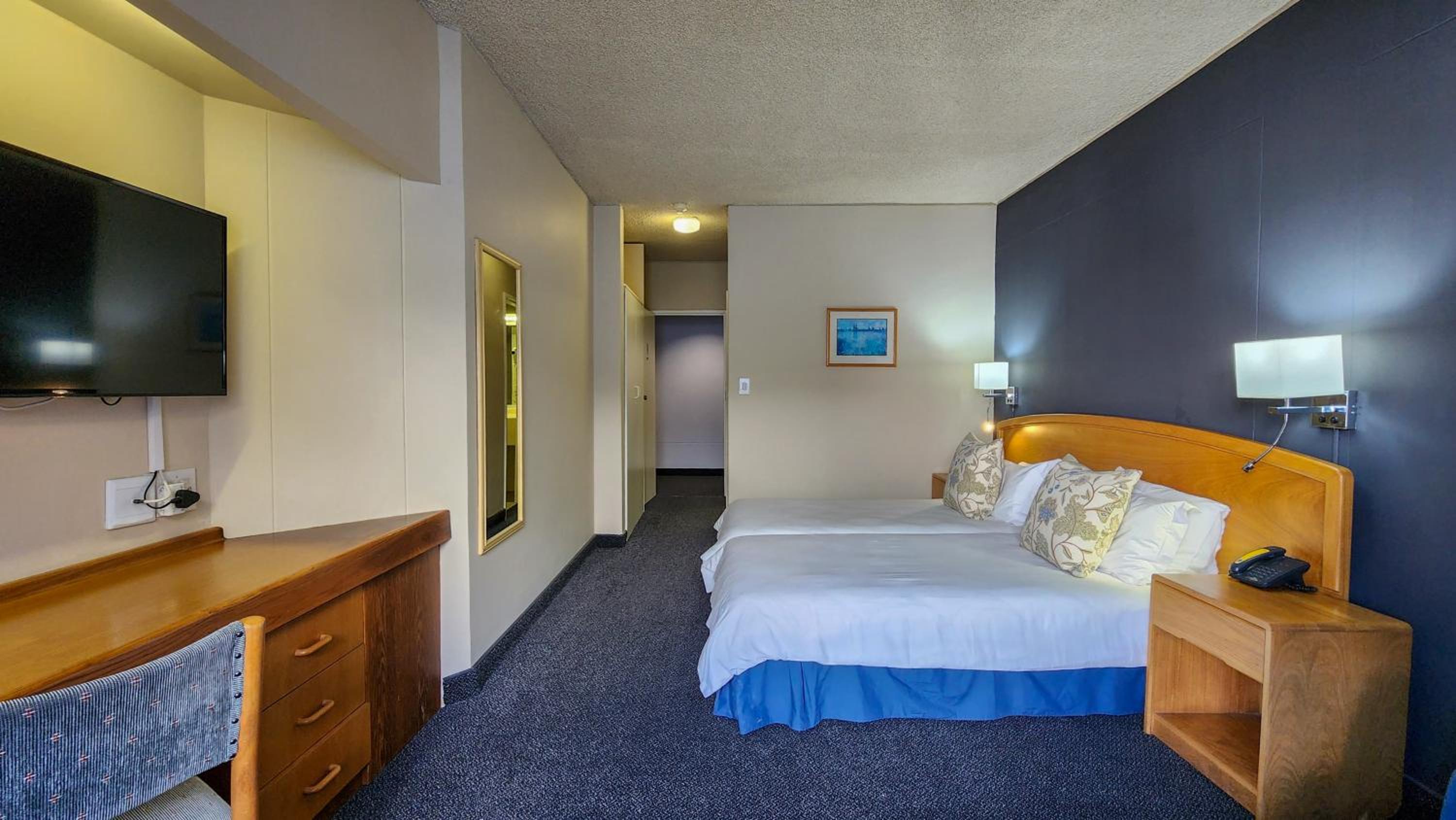 Non Sea Facing - Twin or Double Room - Photo 5