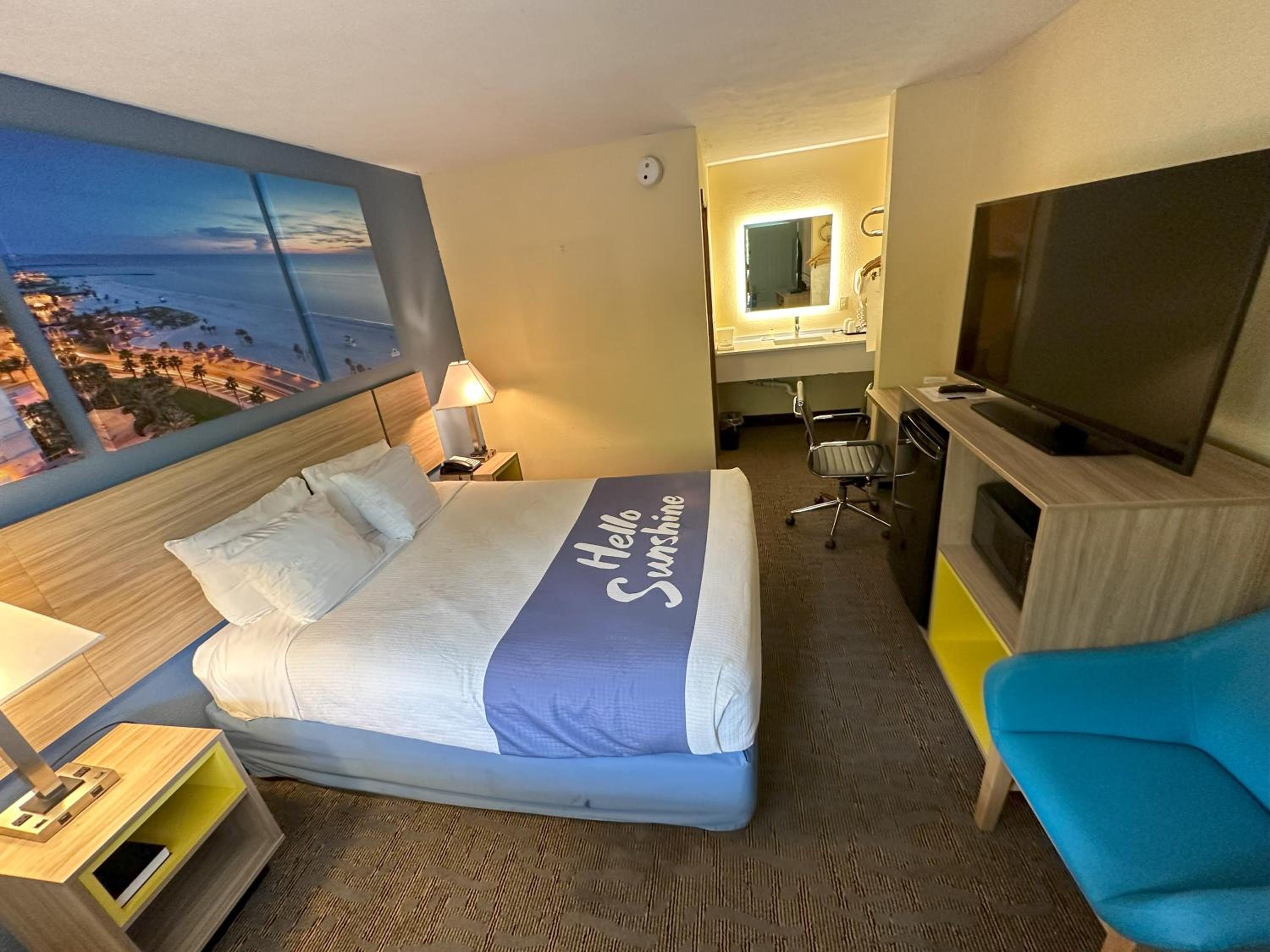 1 Queen Bed, First Floor, Non-Smoking - Photo 4
