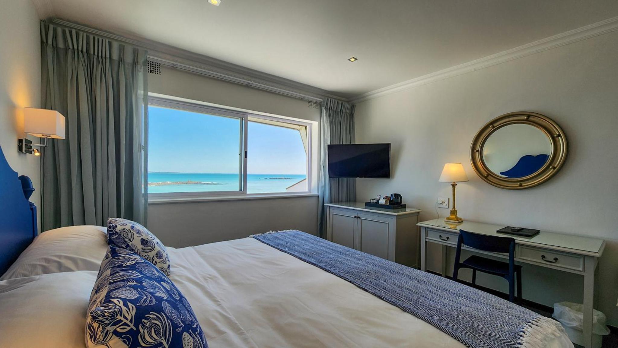 Sea Facing - Twin or Double Room - Photo 1