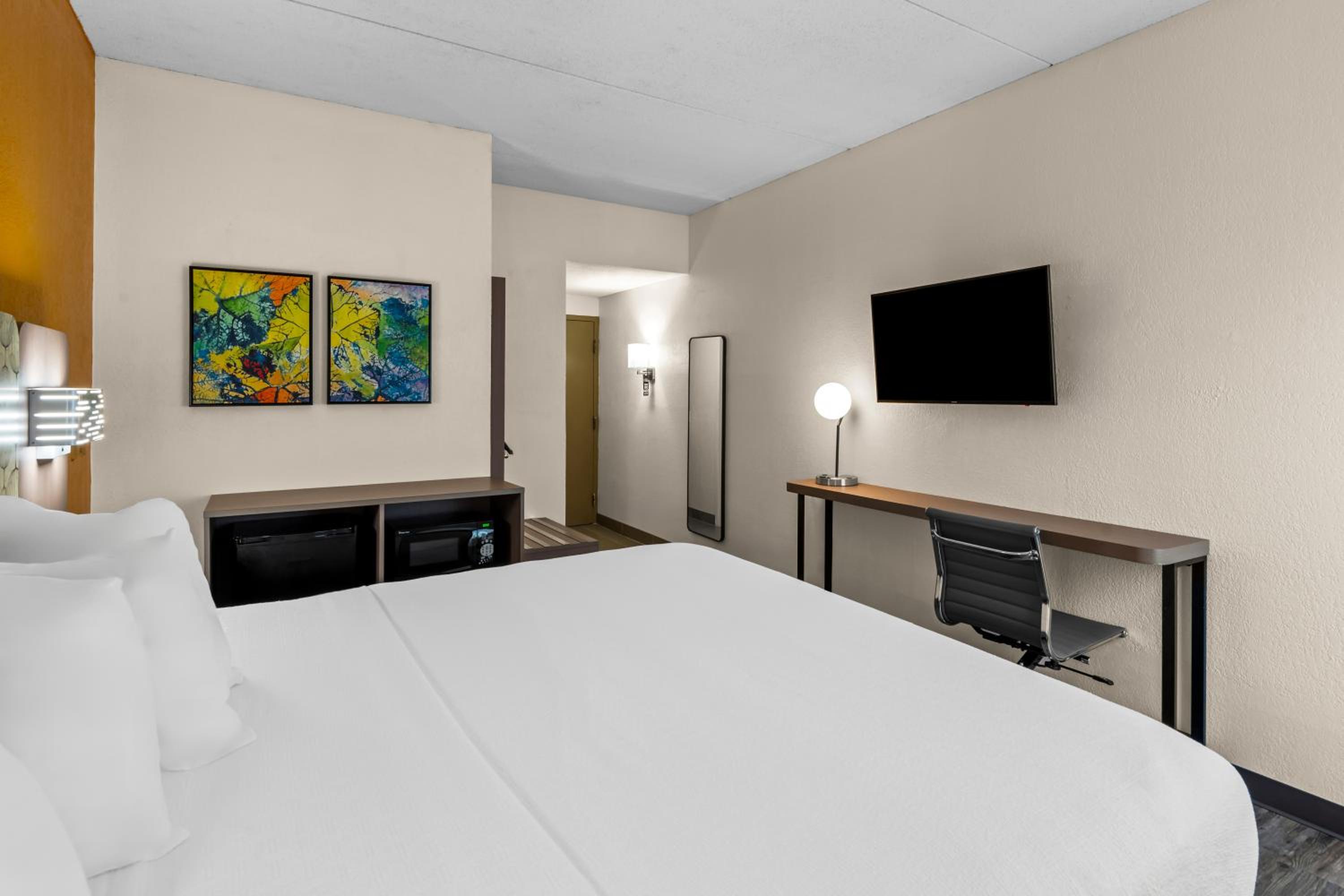 King Room with Tub - Disability Access/Non Smoking photo 3