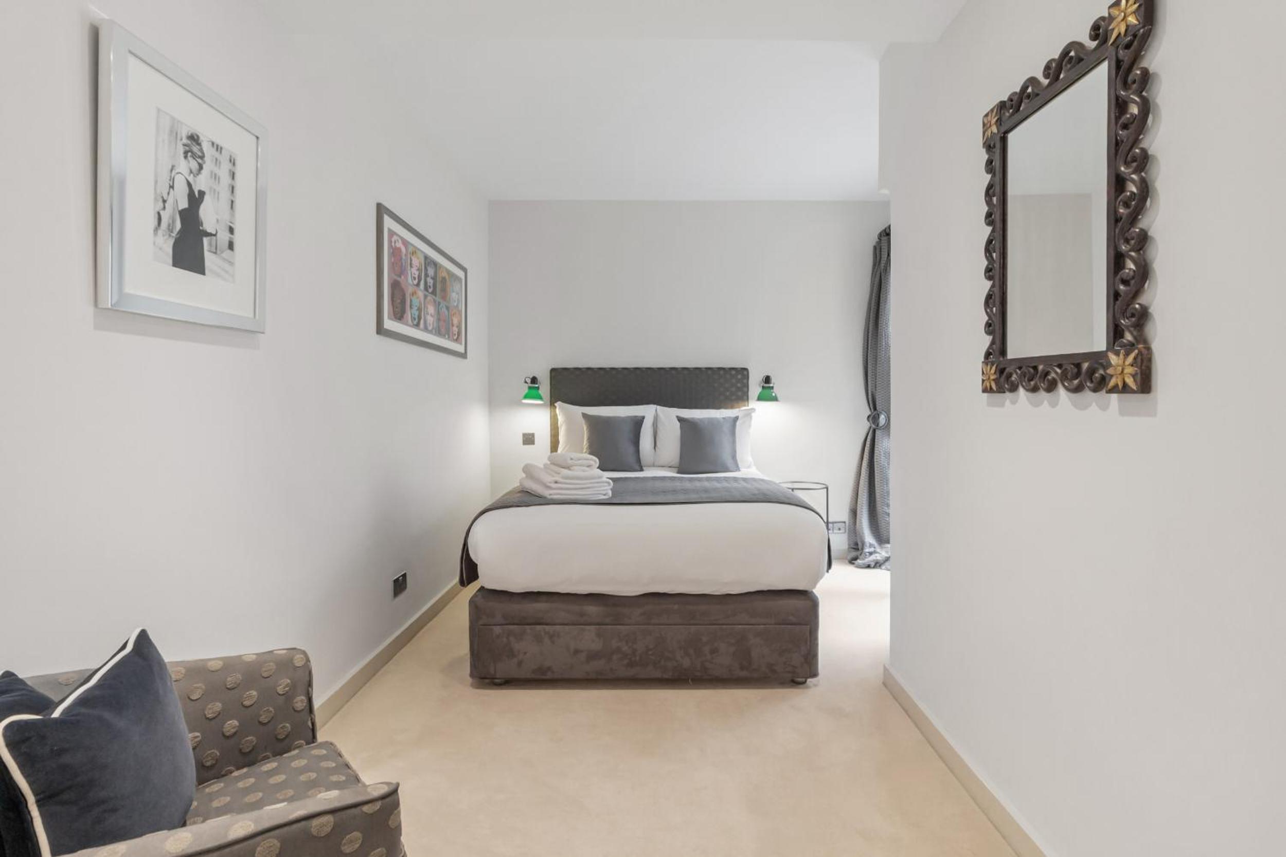Two-Bedroom Deluxe Apartment photo 2