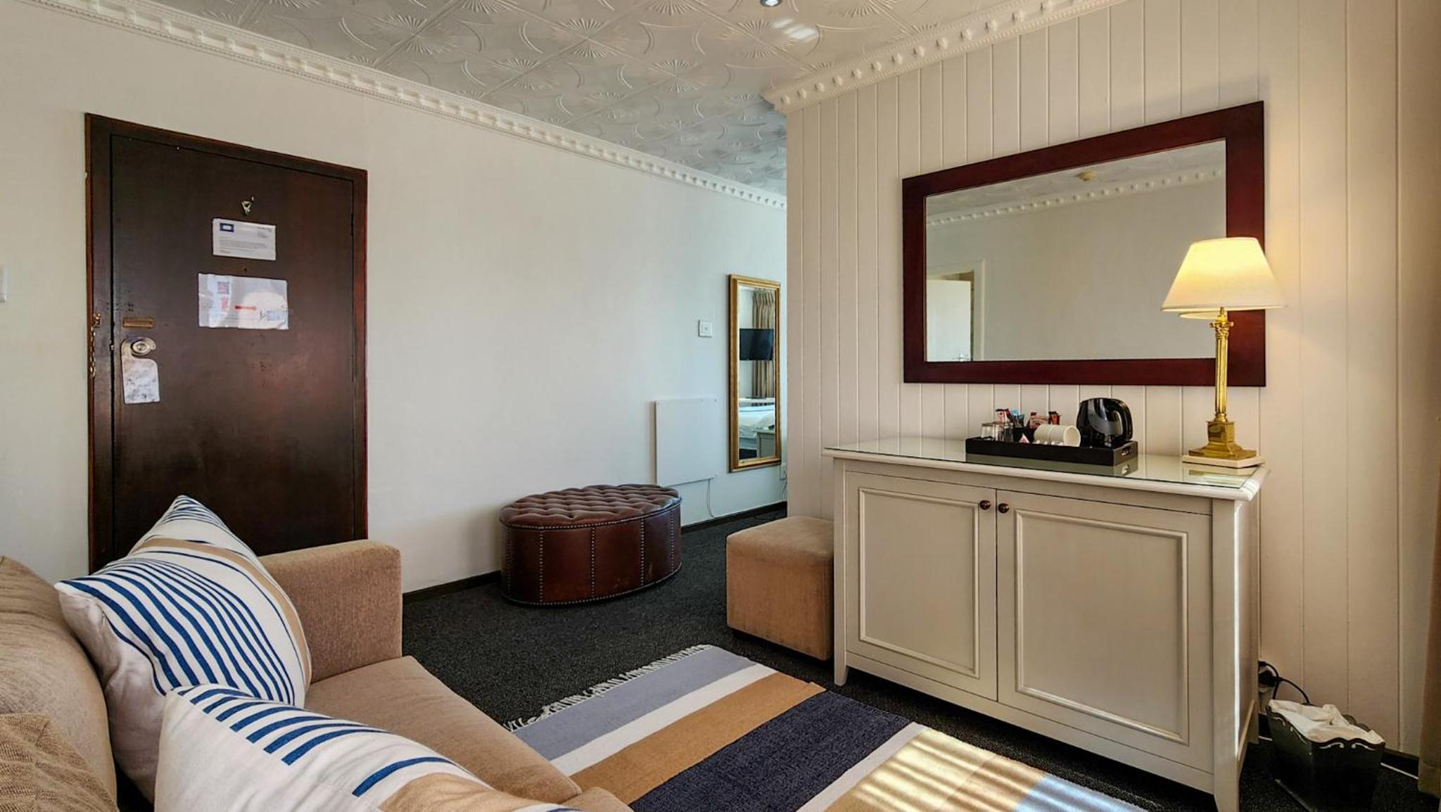 Suite - Photo 9