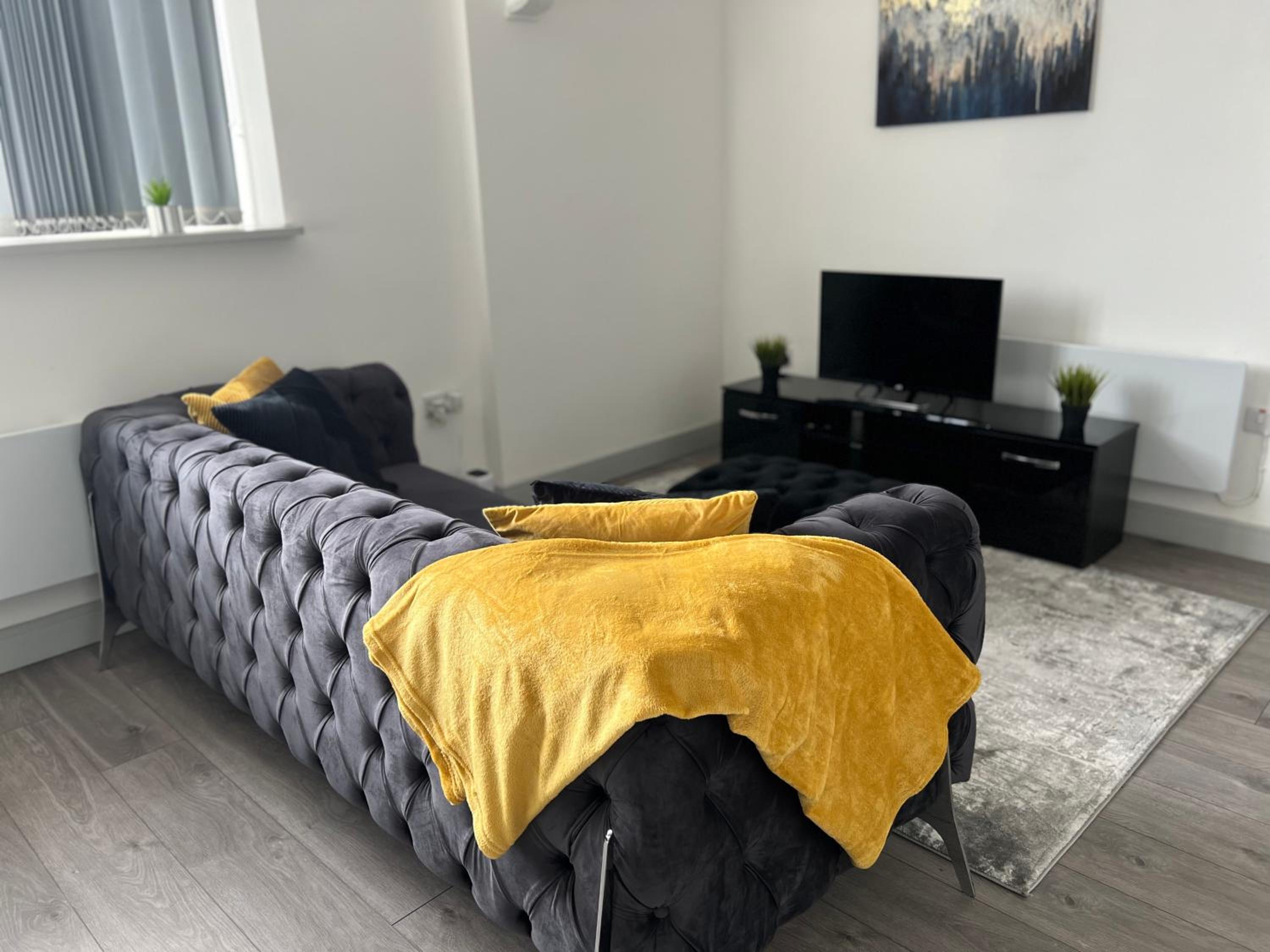 One-Bedroom Apartment photo 2