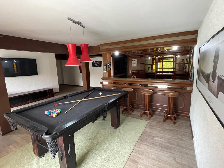 Five-Bedroom House photo 3
