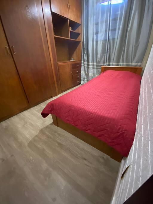 Five-Bedroom House photo 1