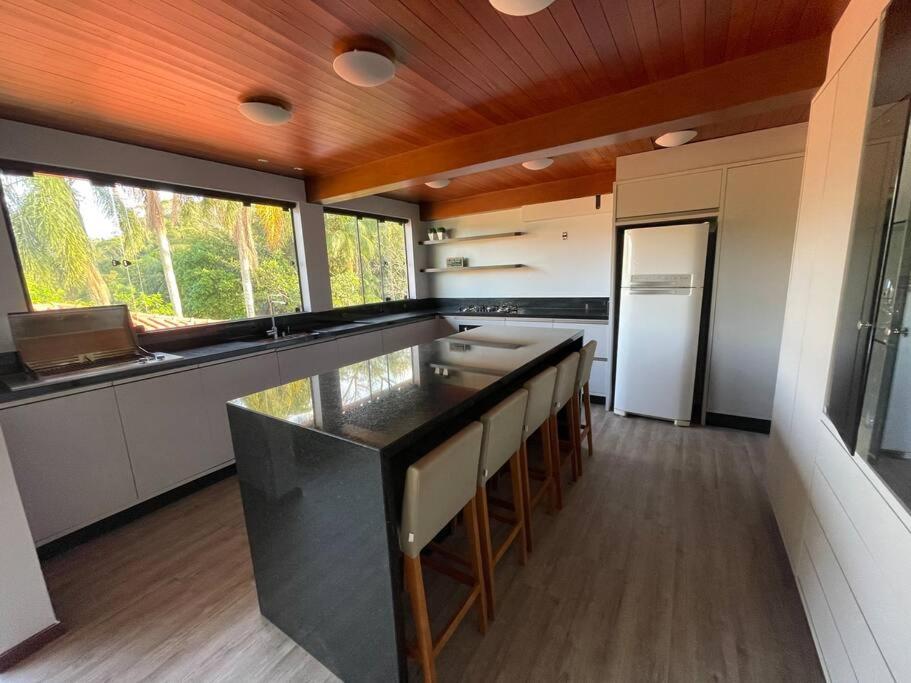 Five-Bedroom House photo 2