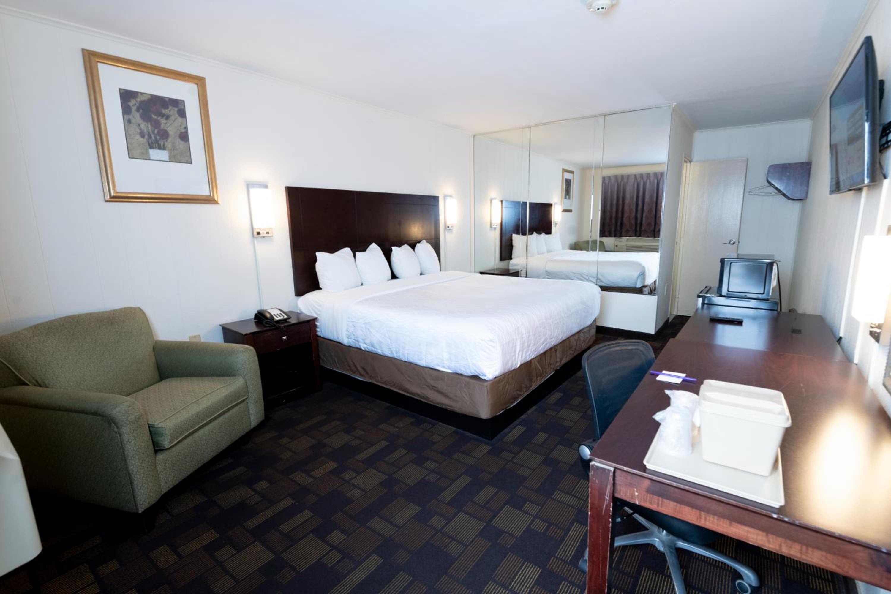 King Room - Non-Smoking
