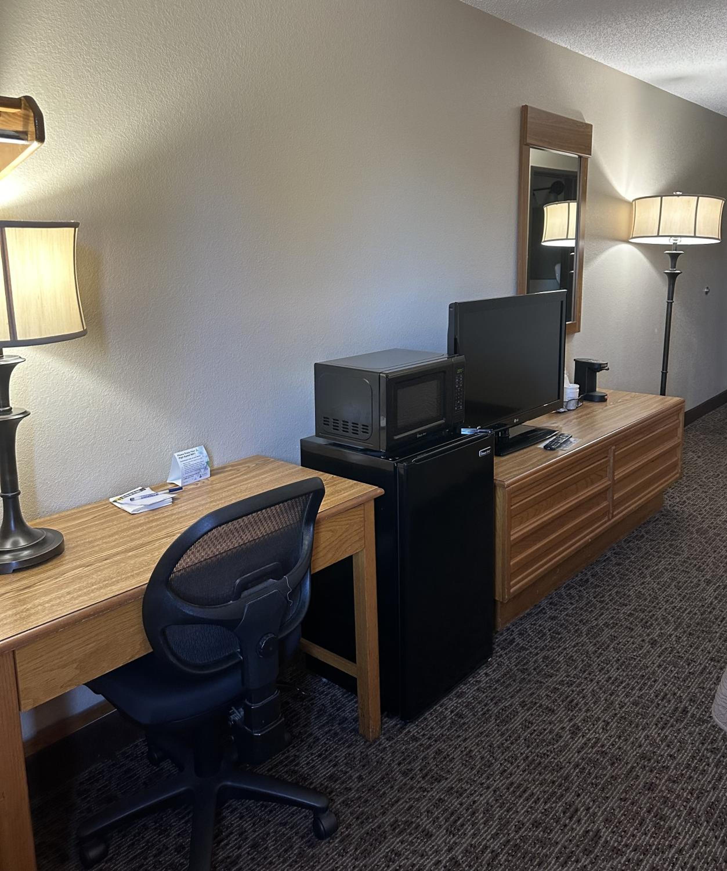 King Room - Non-Smoking - Photo 2