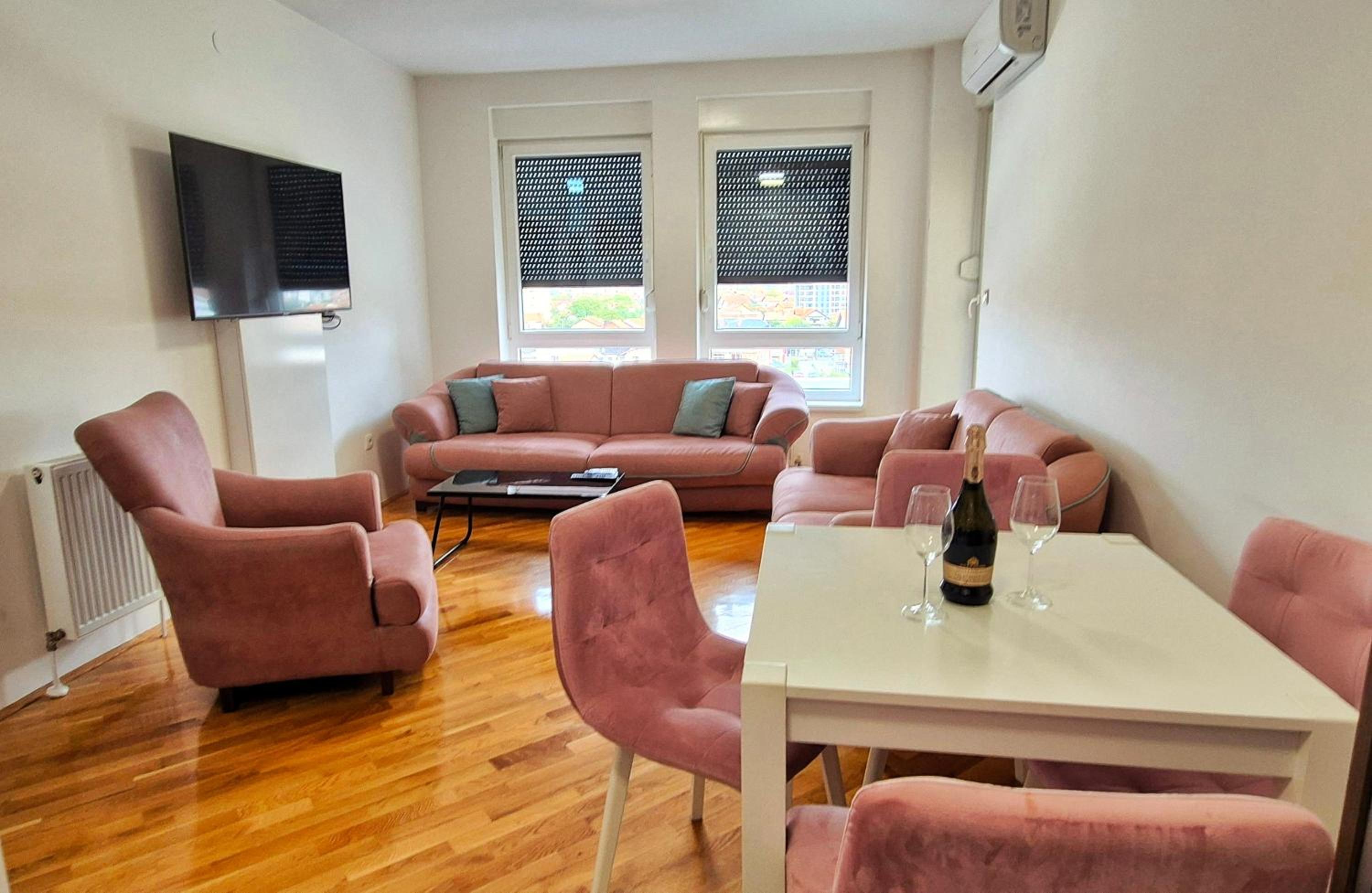 One-Bedroom Apartment with Terrace photo 1