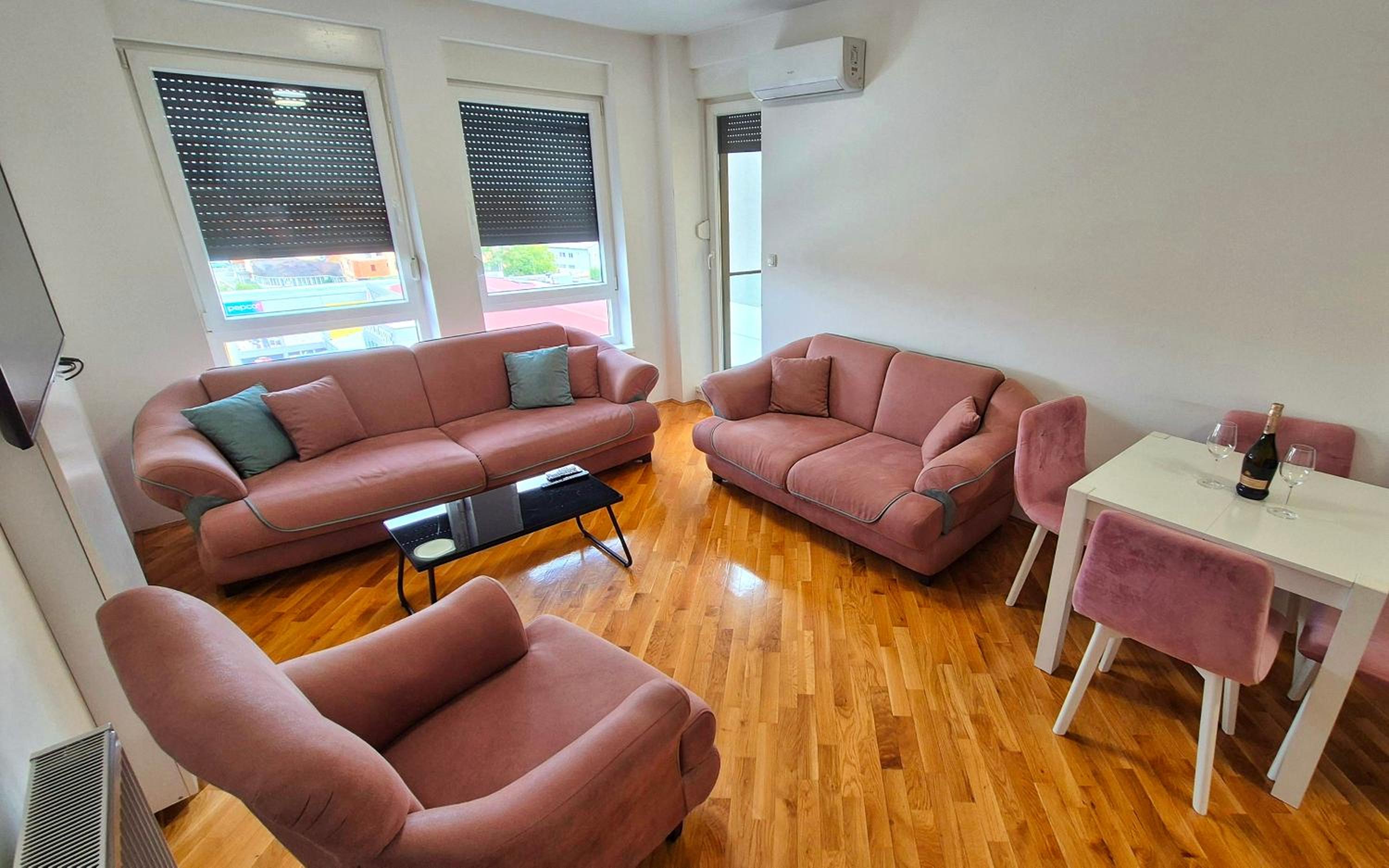 One-Bedroom Apartment with Terrace photo 2