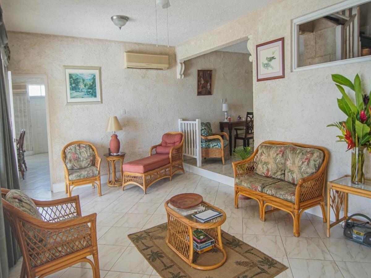 Five-Bedroom Villa photo 1