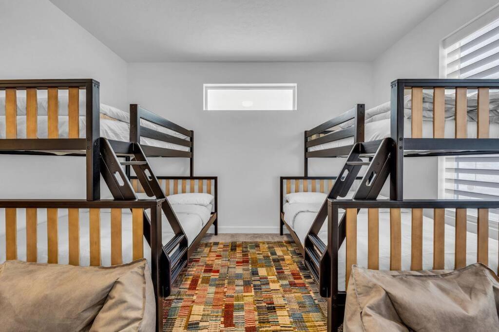 Four-Bedroom House photo 2