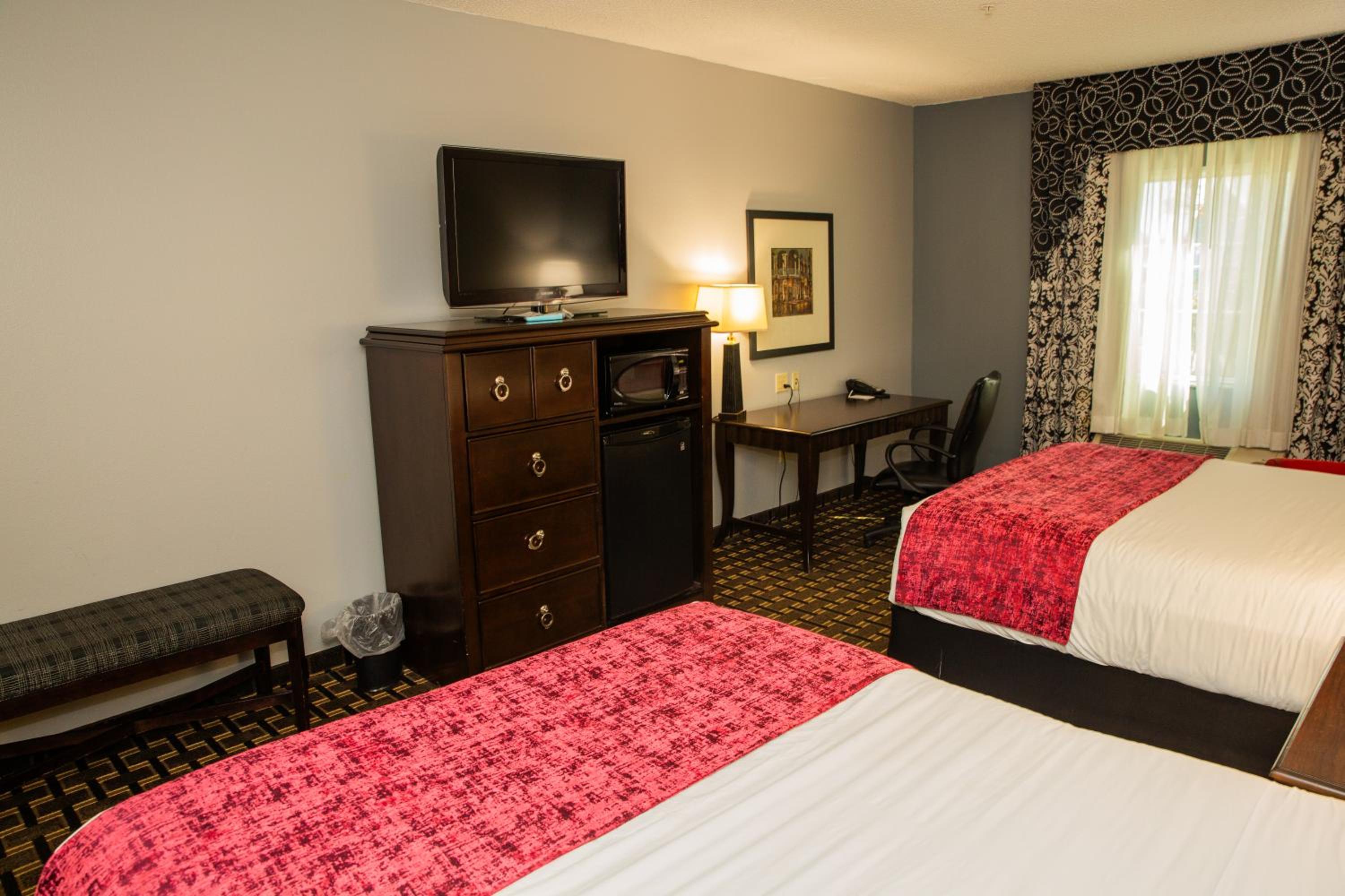 Queen Room with Two Queen Beds - Non-Smoking - Photo 1