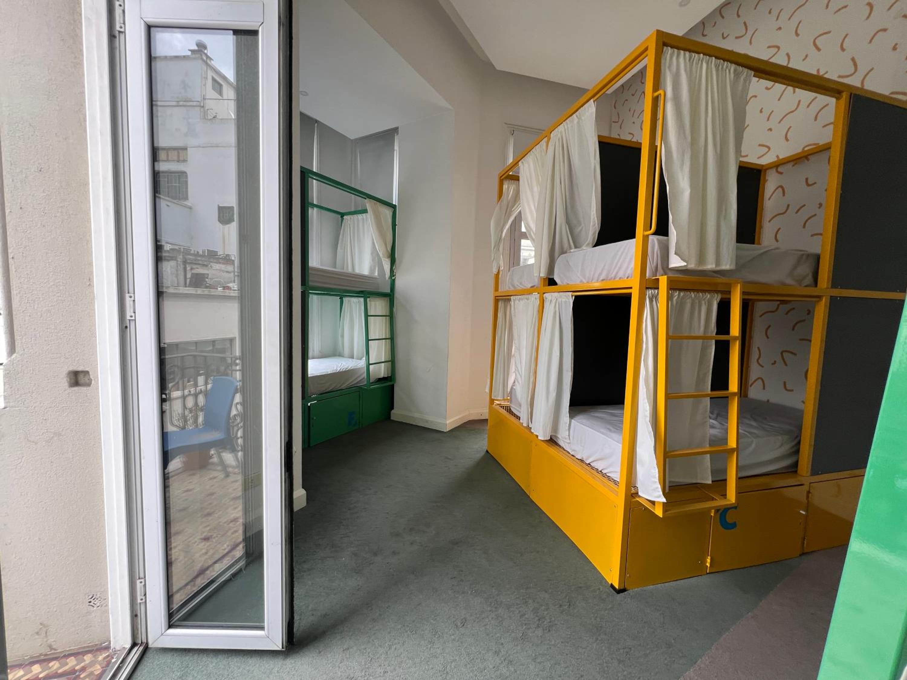 8-Bed Mixed Dormitory Room photo 3