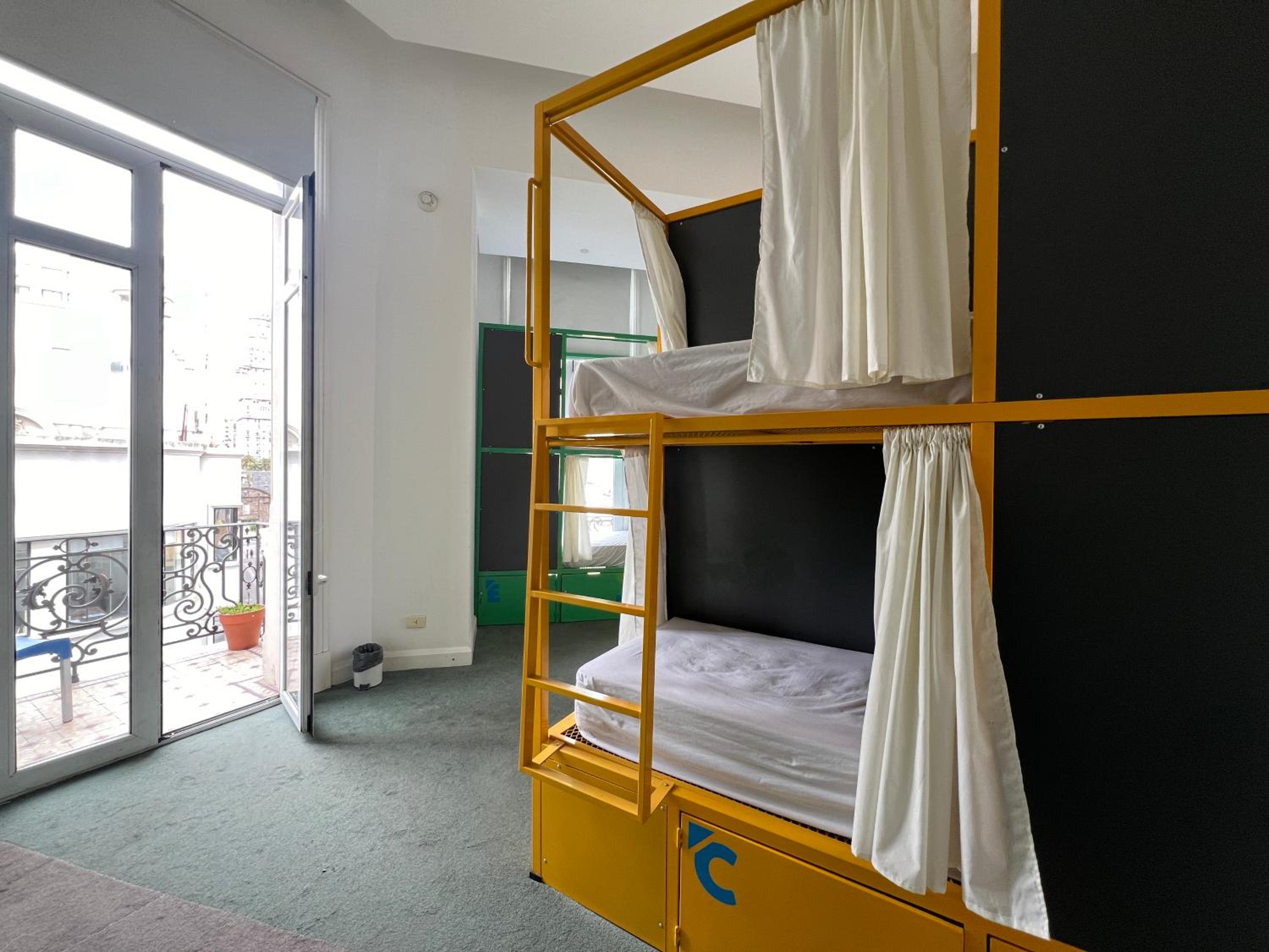 8-Bed Mixed Dormitory Room photo 2