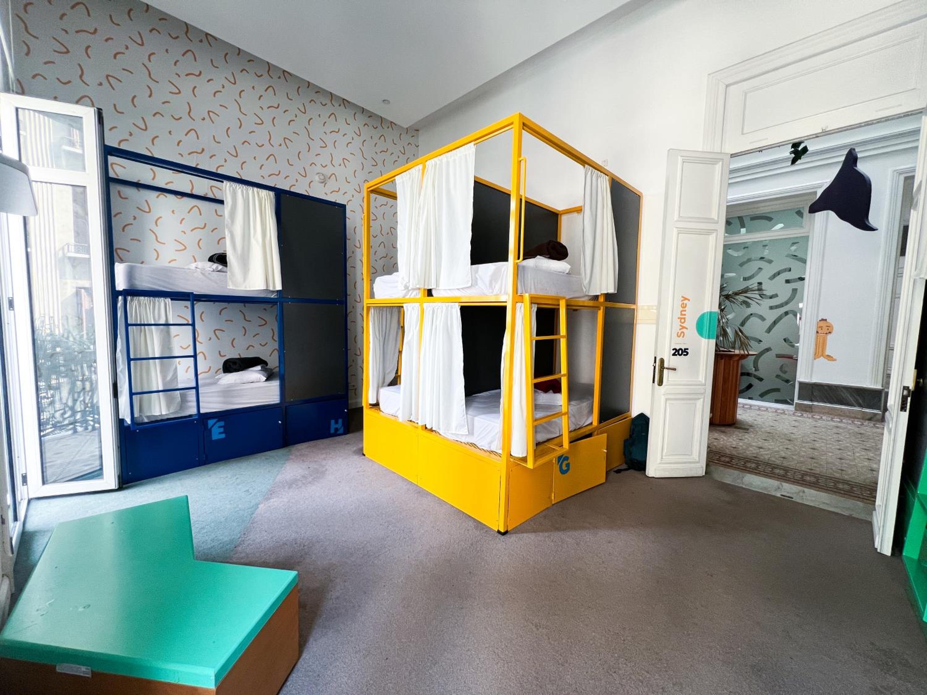 10-Bed Mixed Dormitory Room photo 2