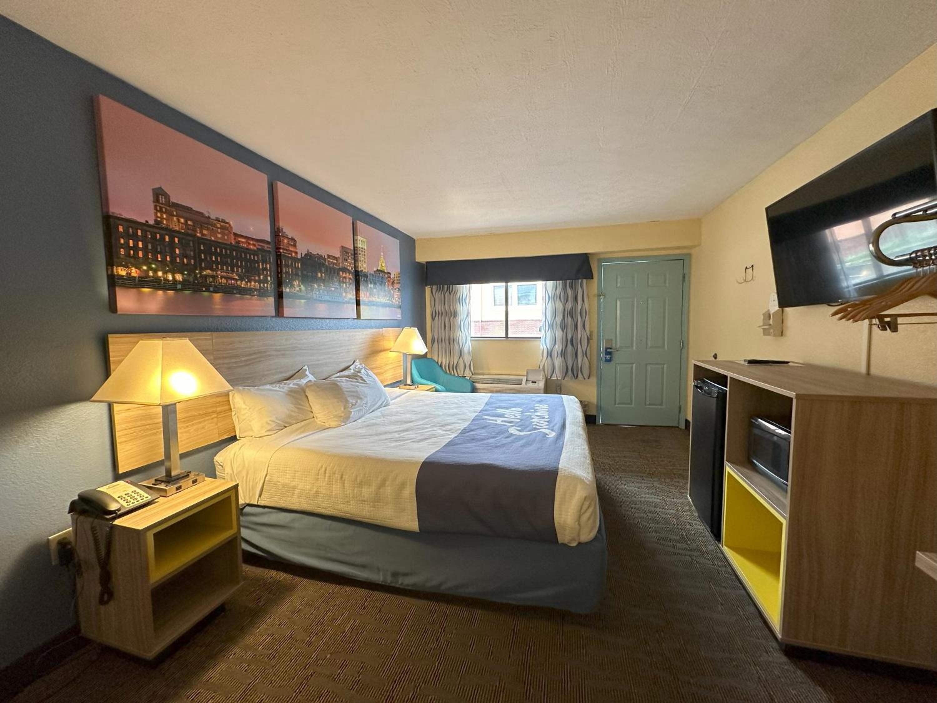 1 King Bed, Accessible Room, First Floor Non-Smoking - Photo 2