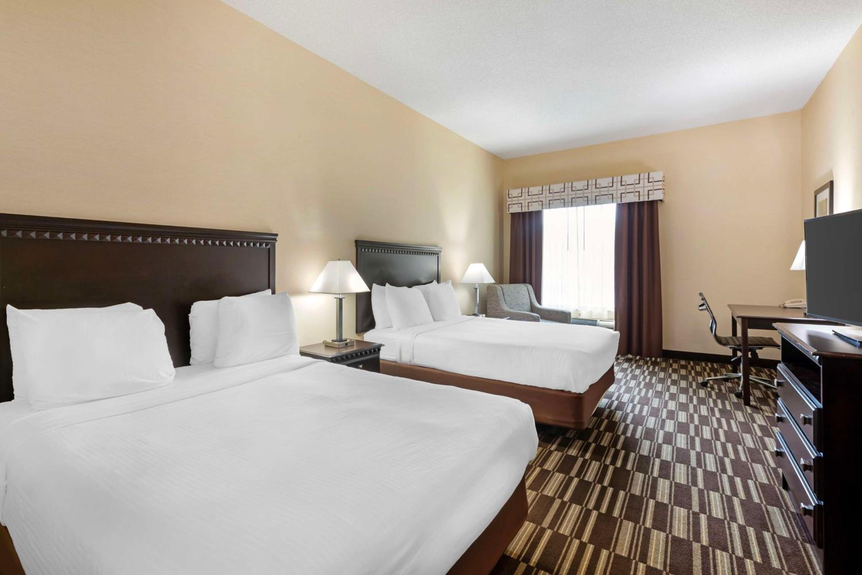 Queen Room with Two Queen Beds - Disability Access/Bath Tub photo 1