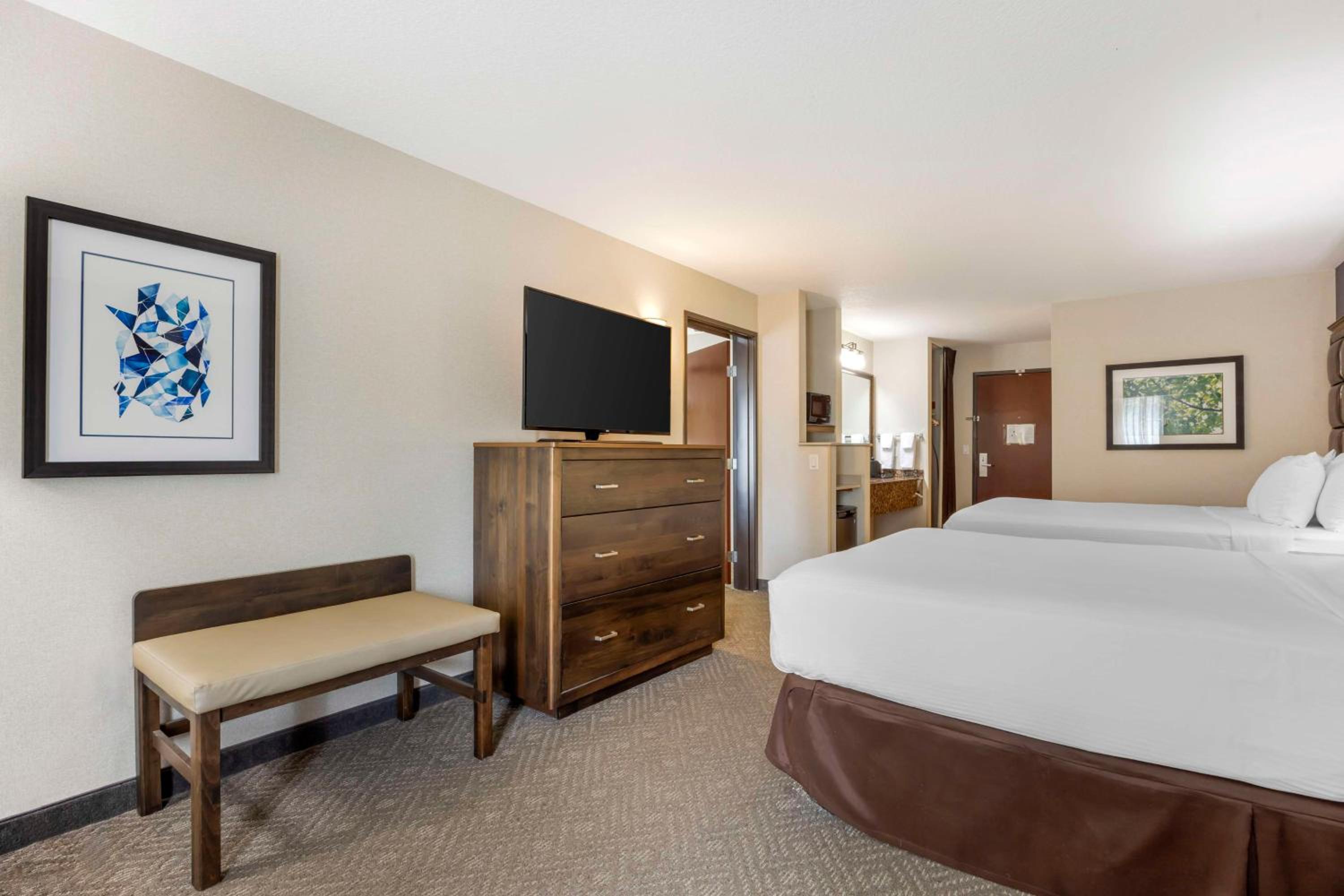 Two Room Suite with Three Queen Beds - Photo 5