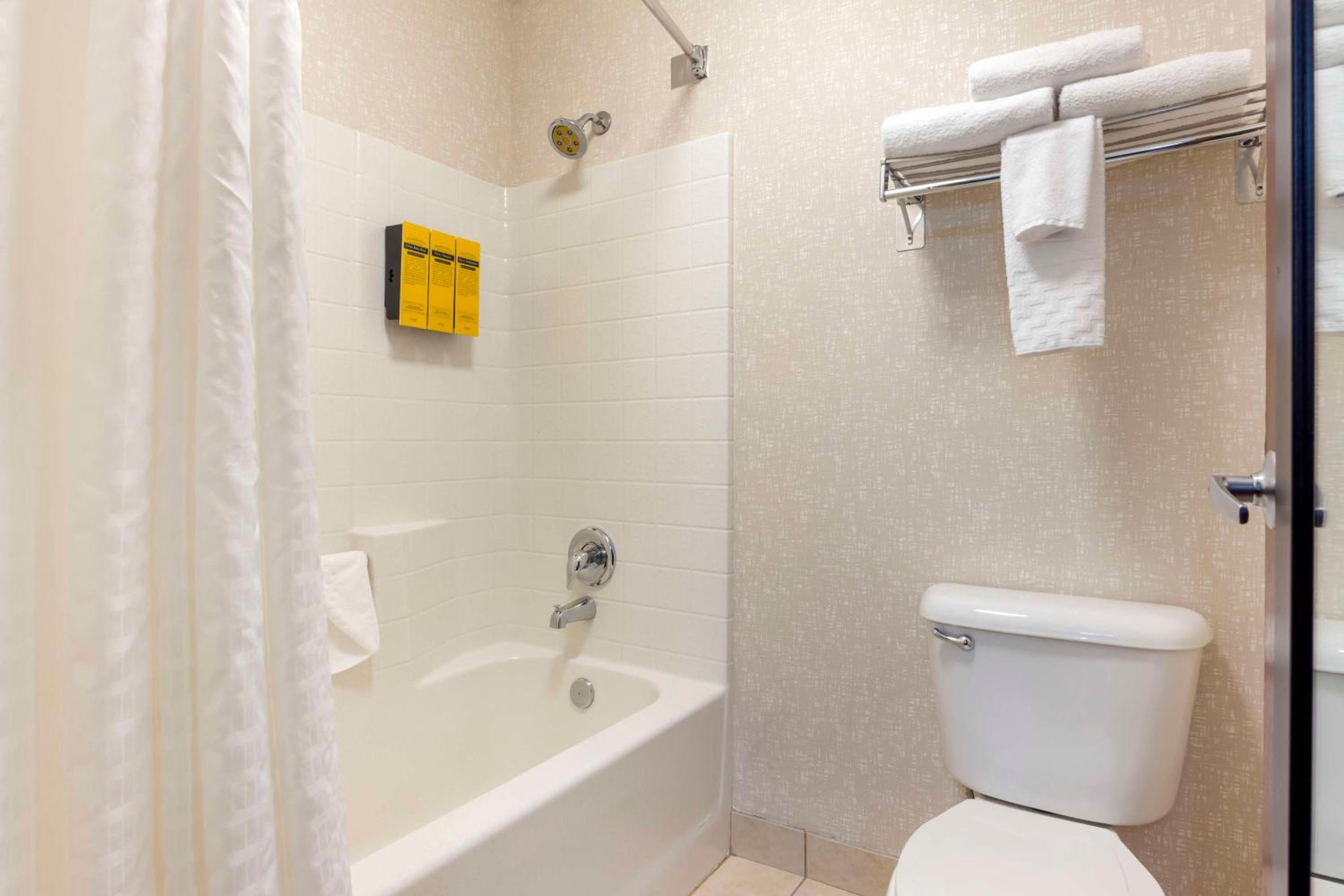 Two Room Suite with Three Queen Beds - Photo 8