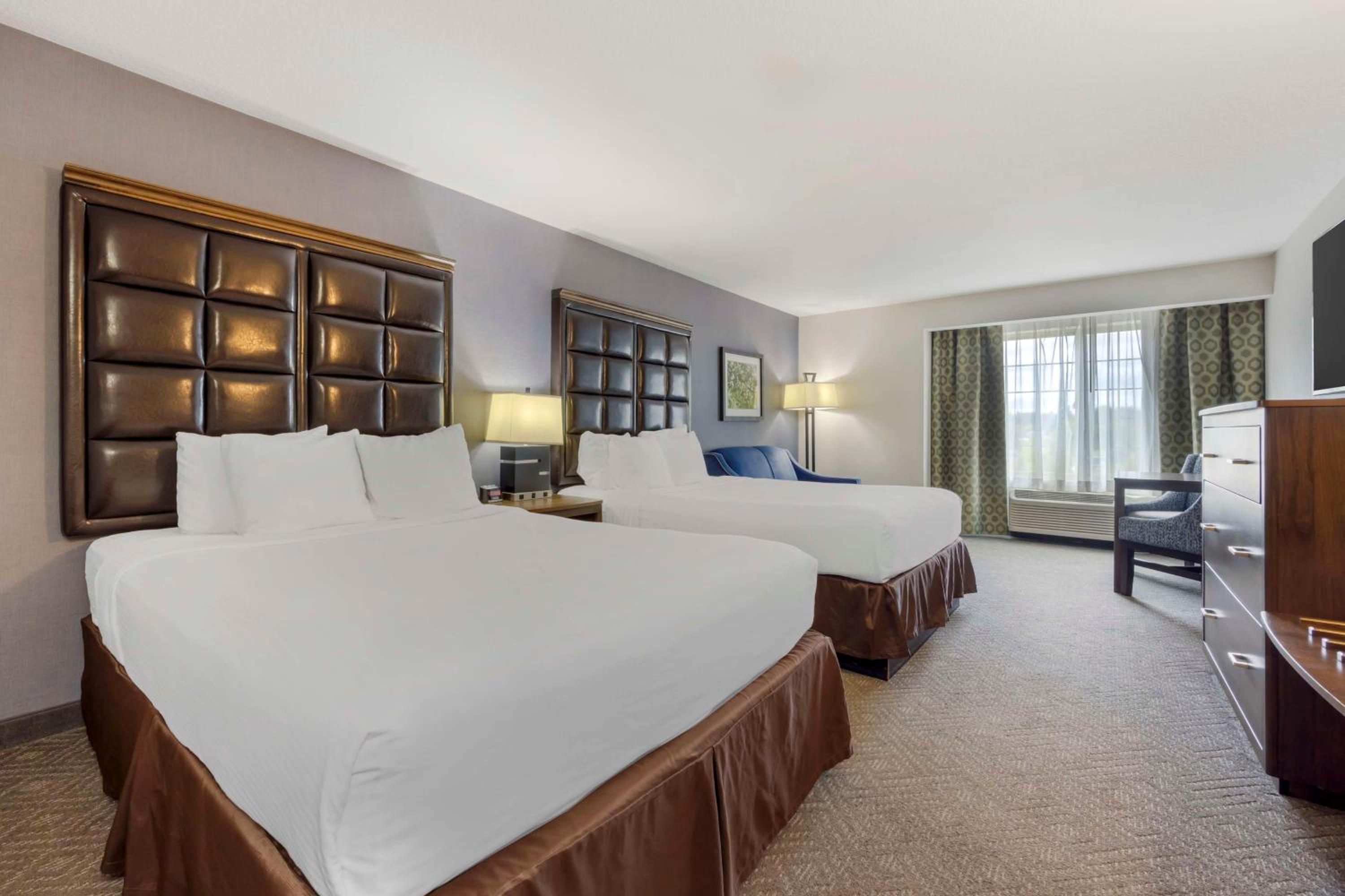 Queen Room with Two Queen Beds - Non-Smoking - Photo 1