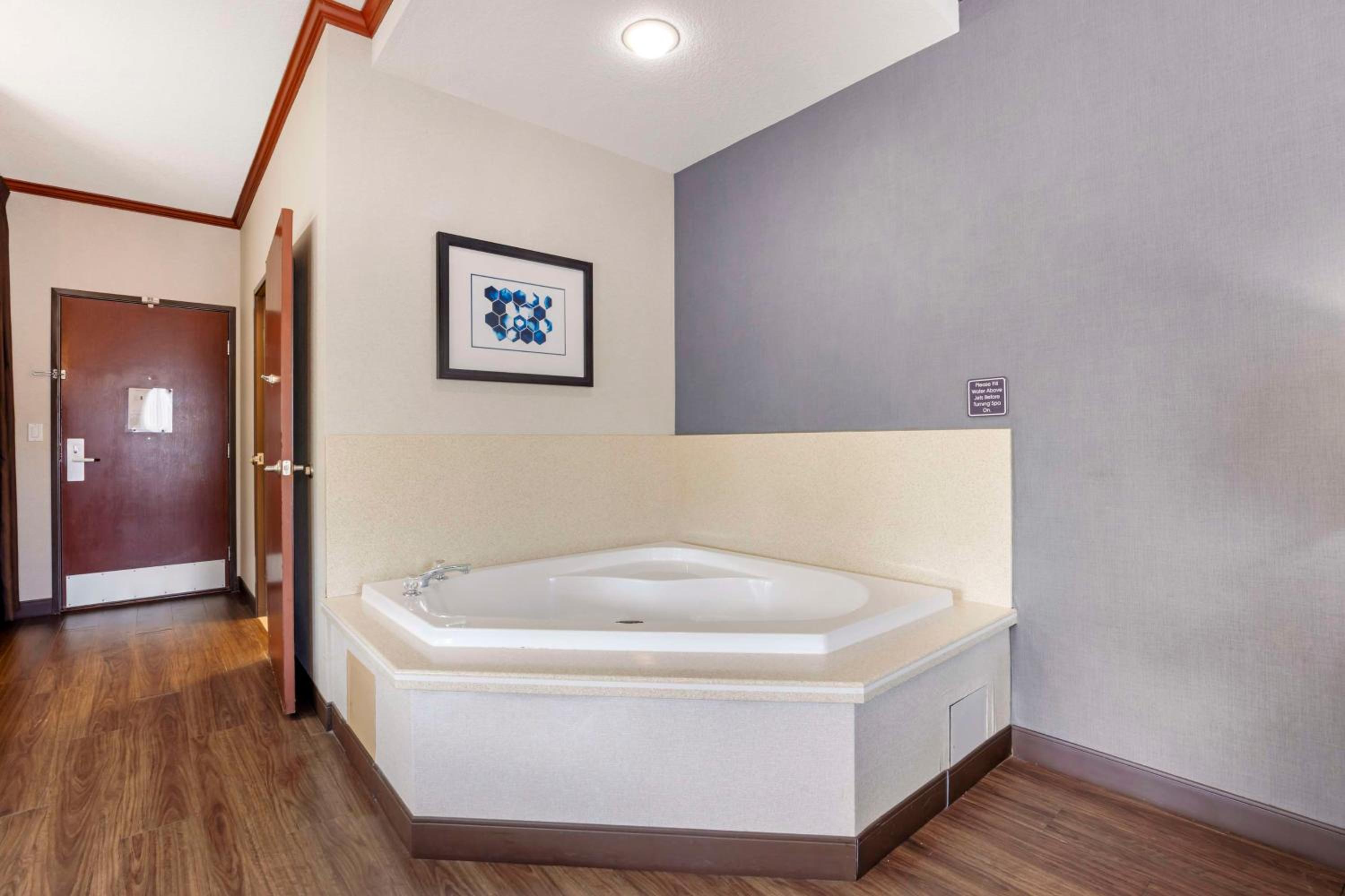 Queen Room with Spa Bath - Disability Access/Non-Smoking - Photo 3