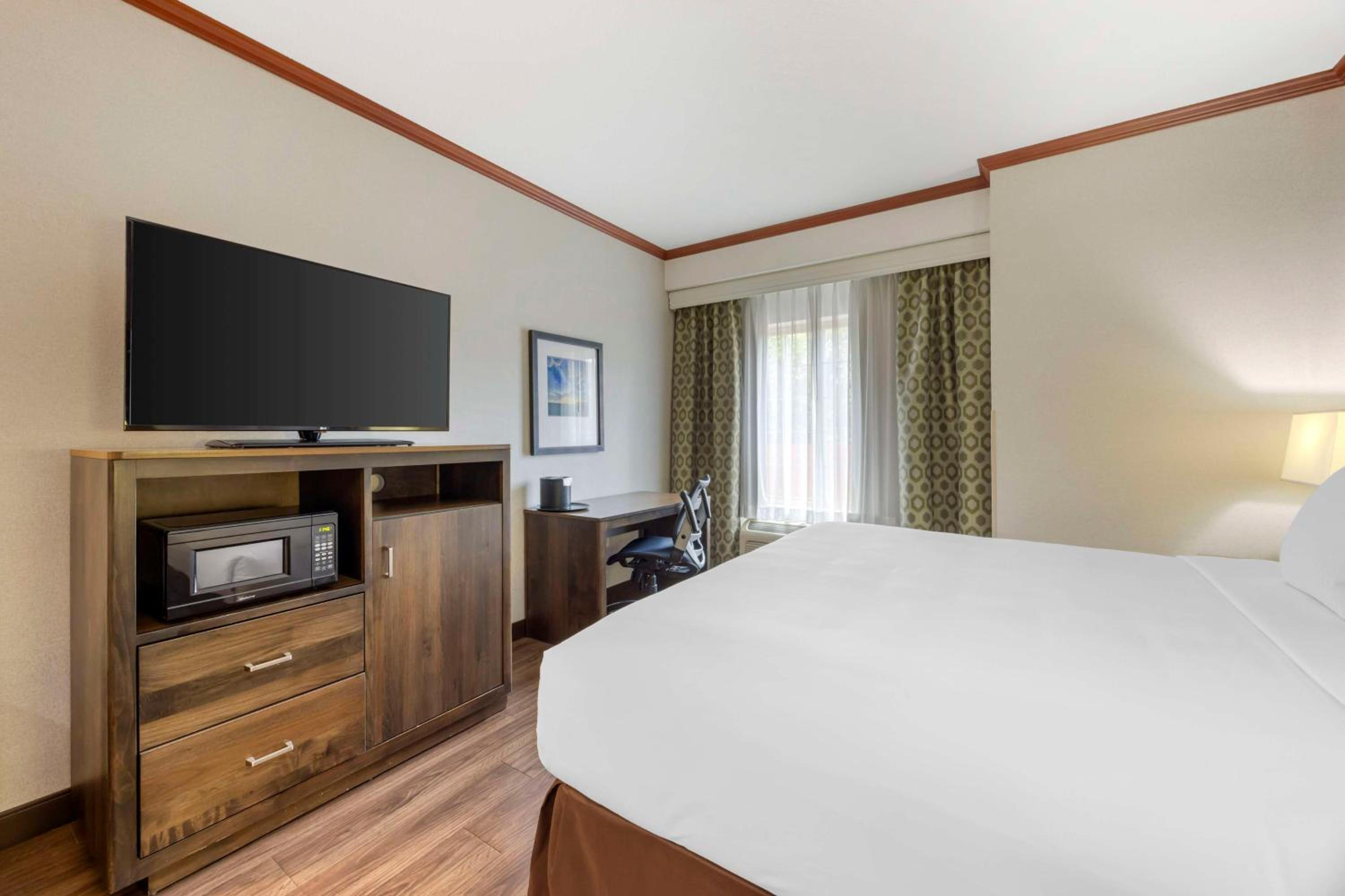 King Room with Spa Pools - Non-Smoking - Photo 3