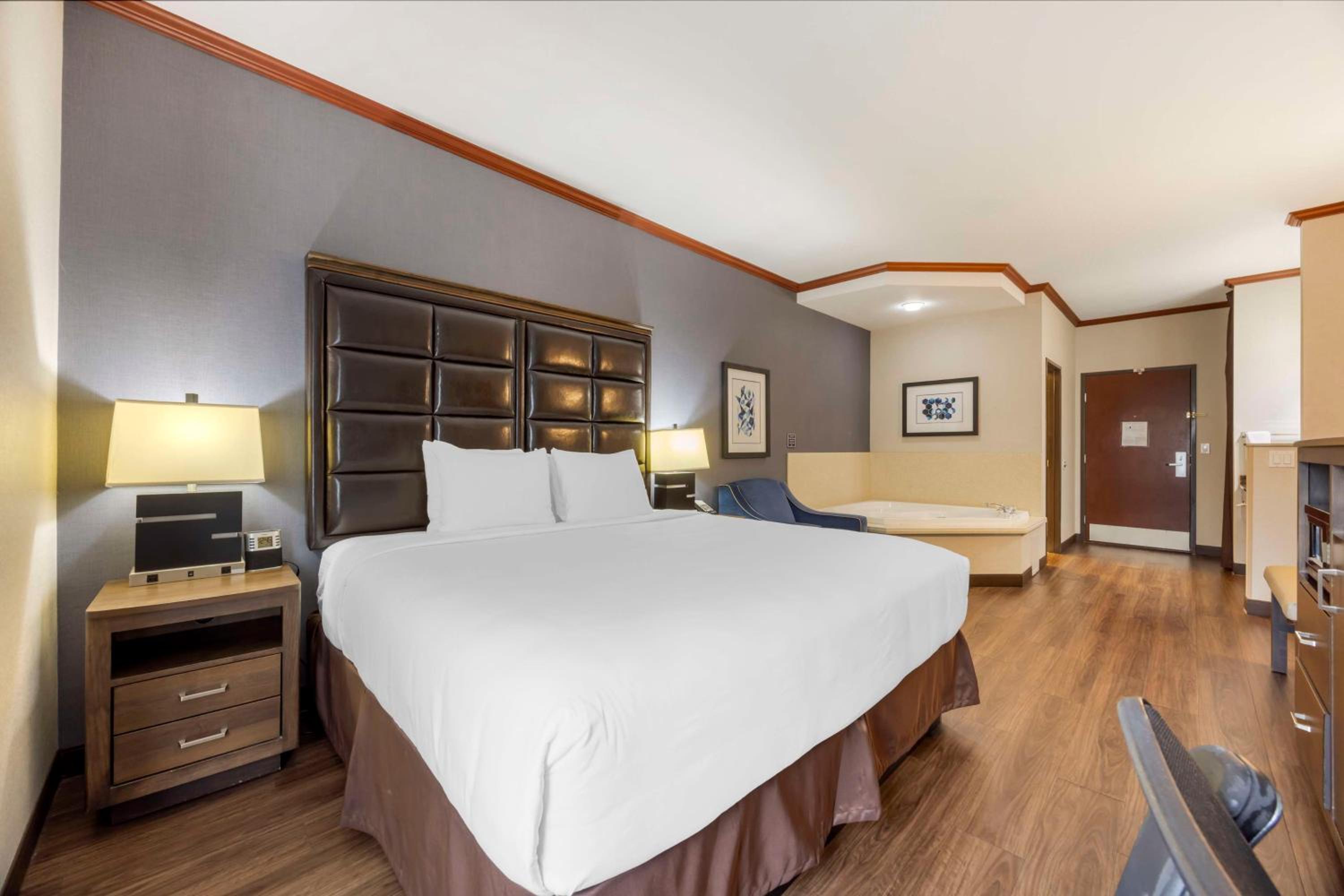 King Room with Spa Pools - Non-Smoking - Photo 1