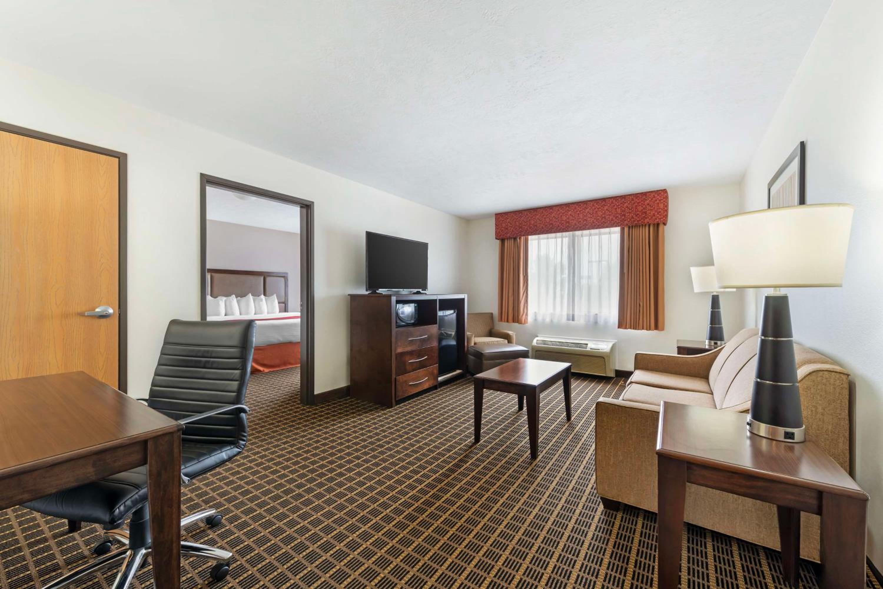 Two-Bedroom Suite photo 2