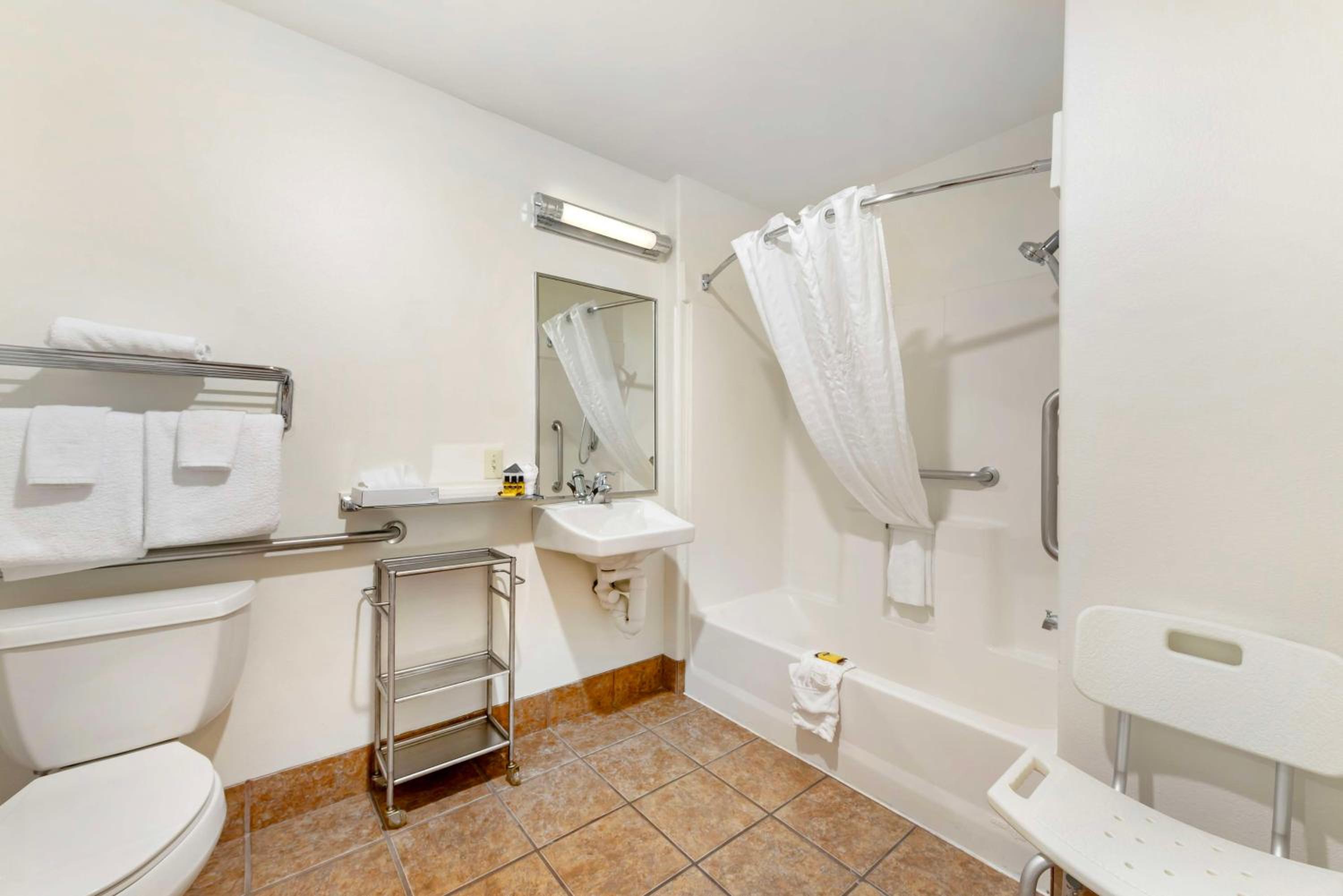 King Room - Mobility Accessible with Bathtub