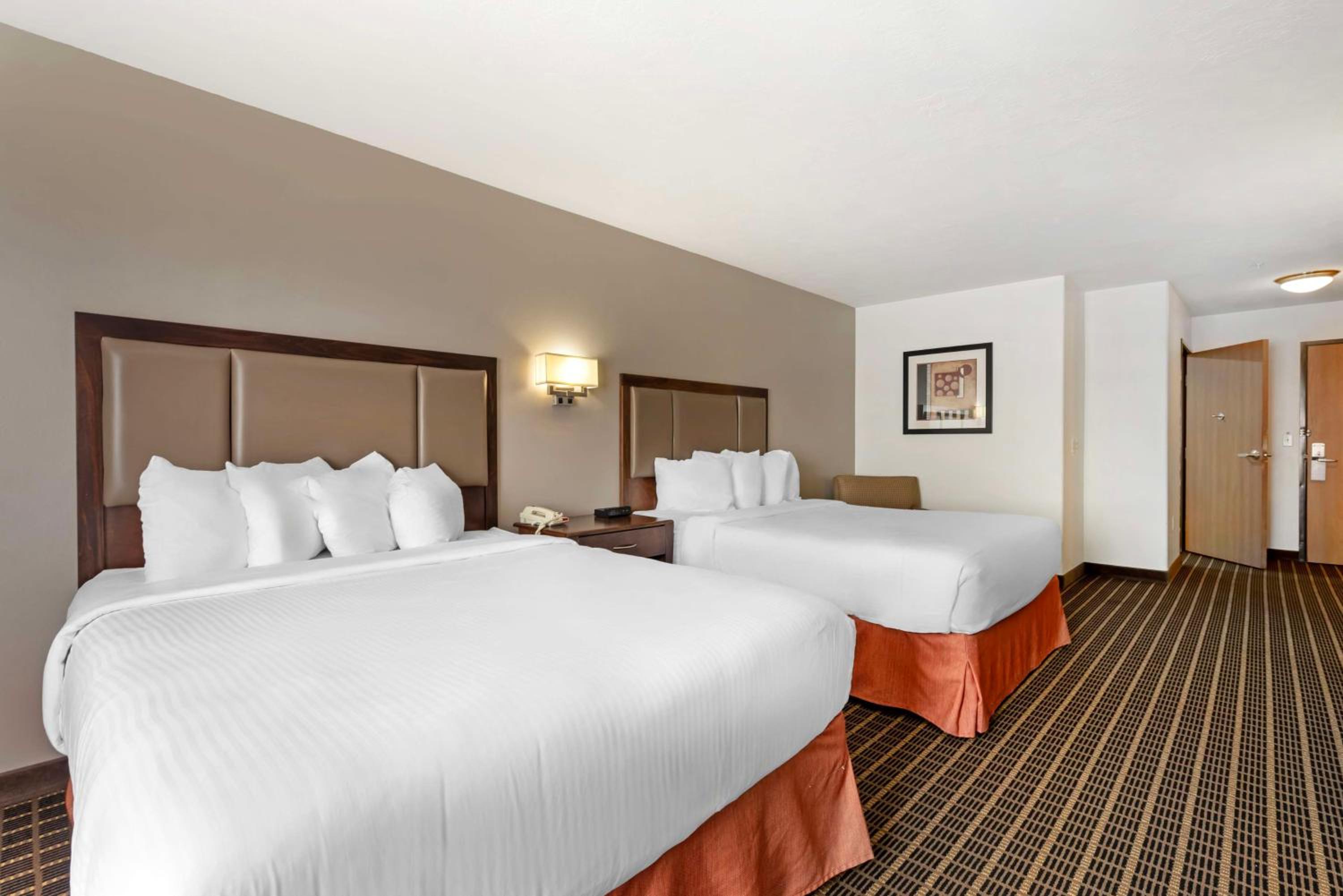 Queen Room with Two Queen Beds and Bath Tub - Disability Access/Non-Smoking  photo 1