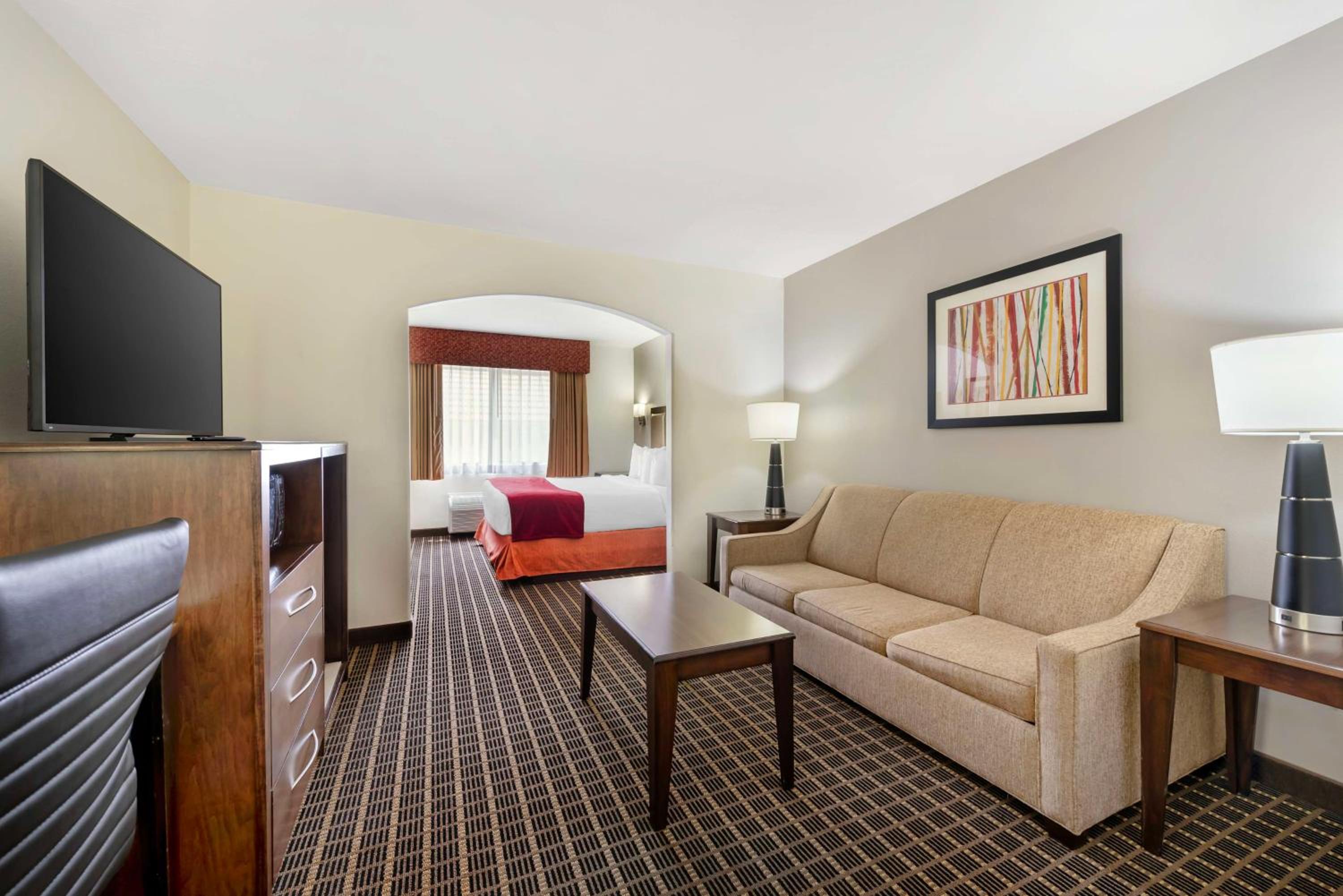 King Suite with Sofa Bed - Non-Smoking photo 1
