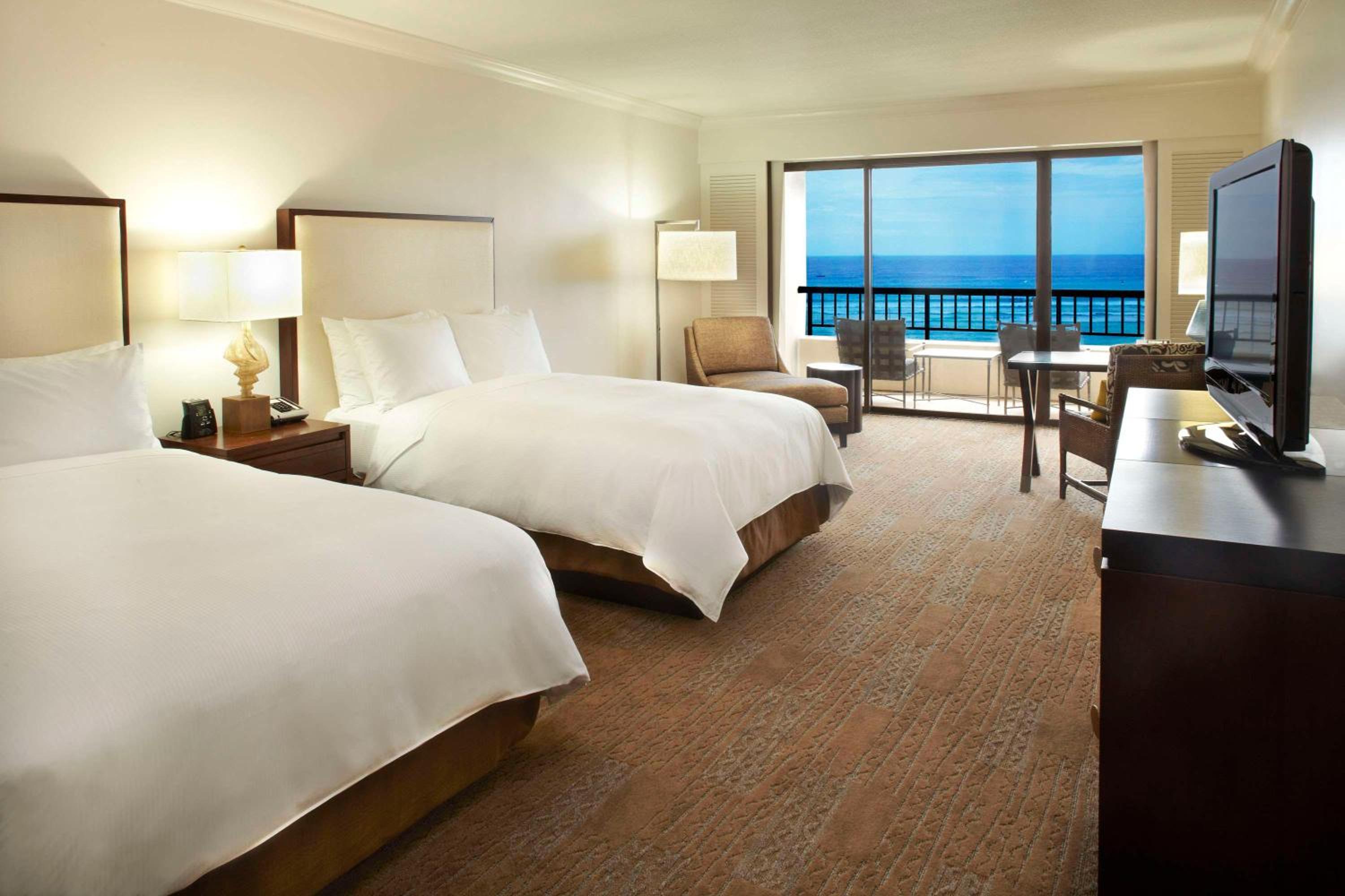 Ali'i Tower Ocean Front with Two Double Beds