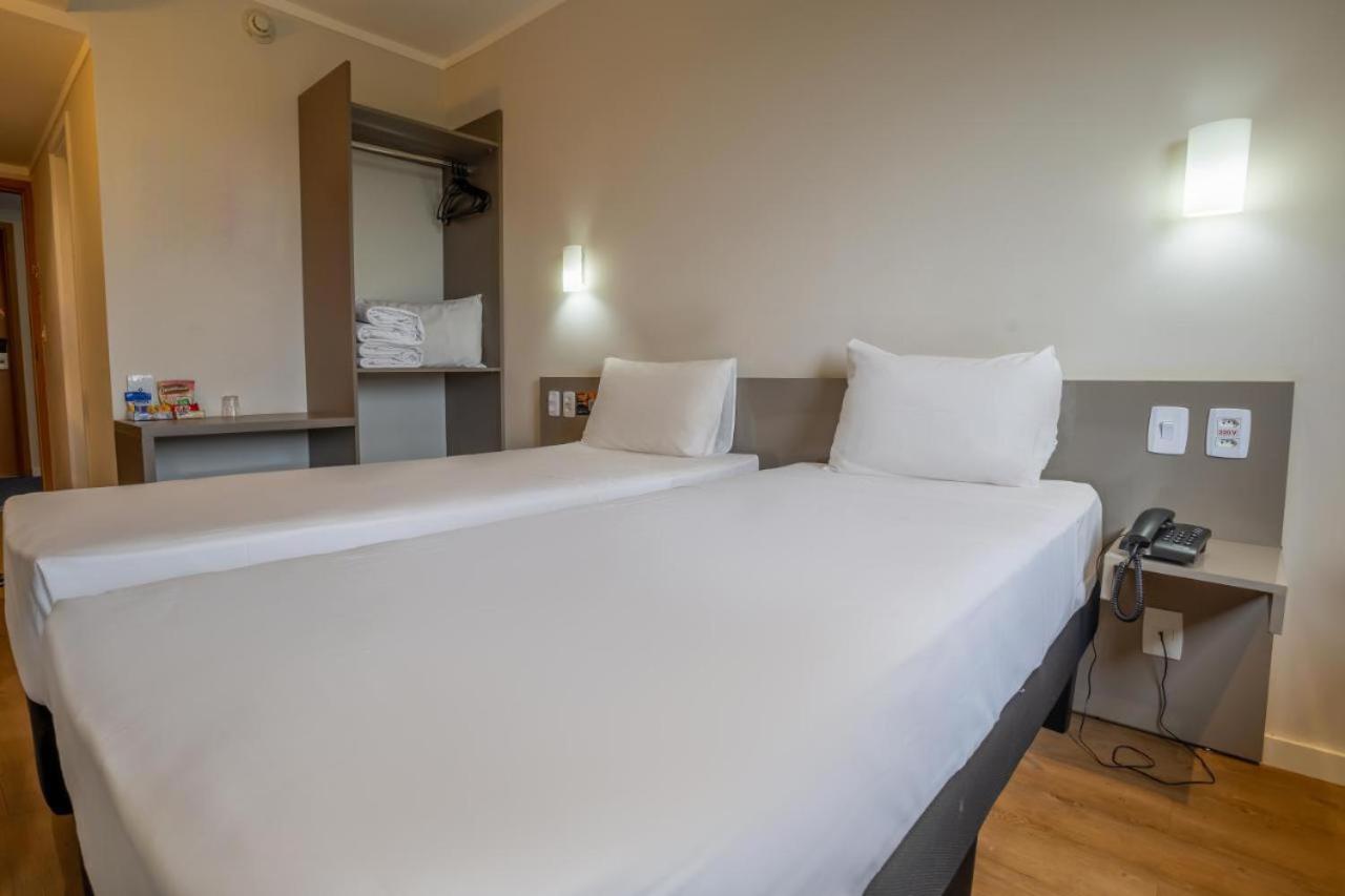 Standard Twin Room - Photo 2