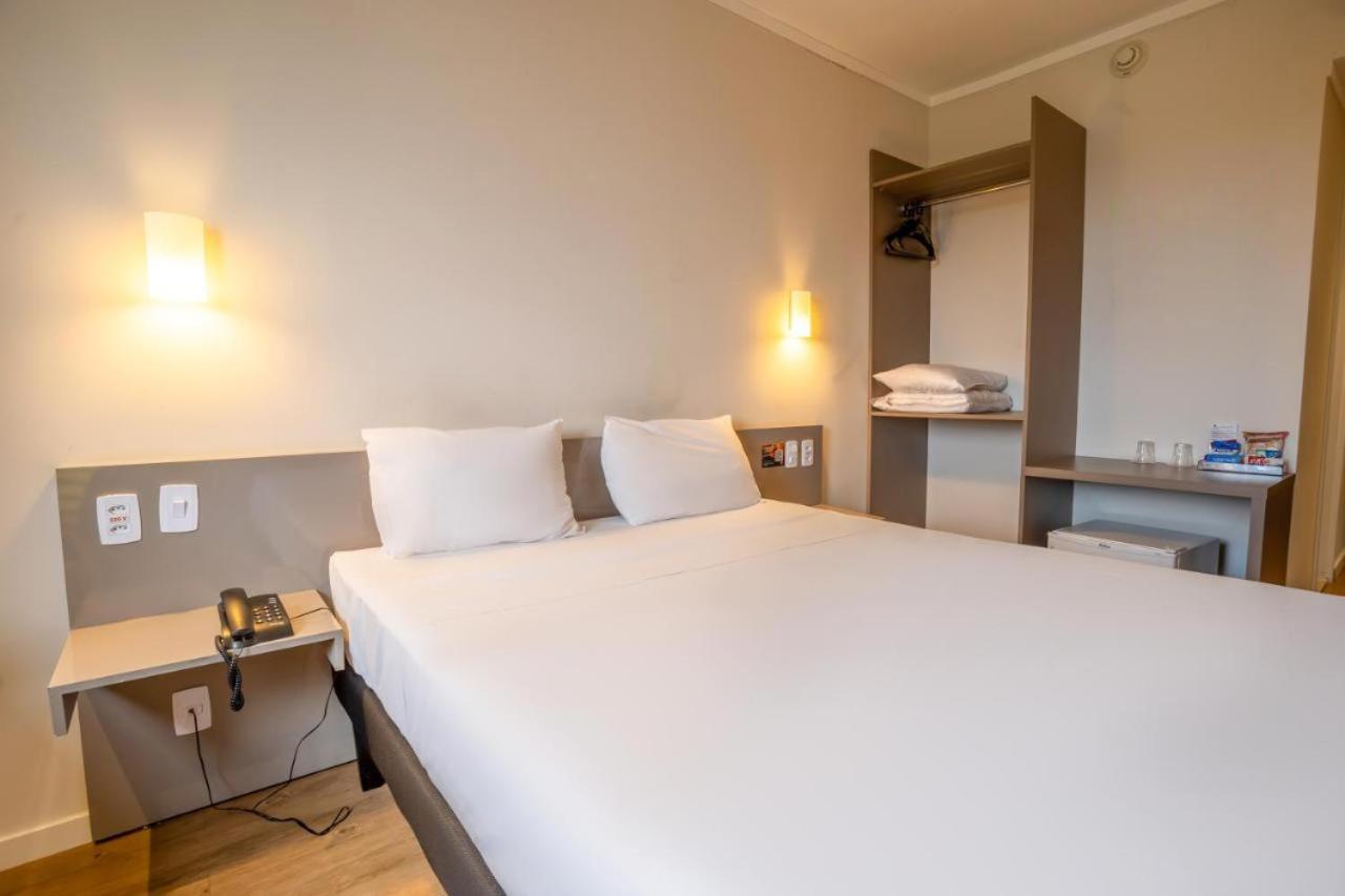 Standard Double Room - Photo 2